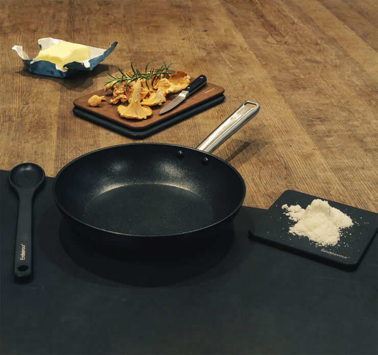 Endeavour The Friendly Pan 24 cm Black