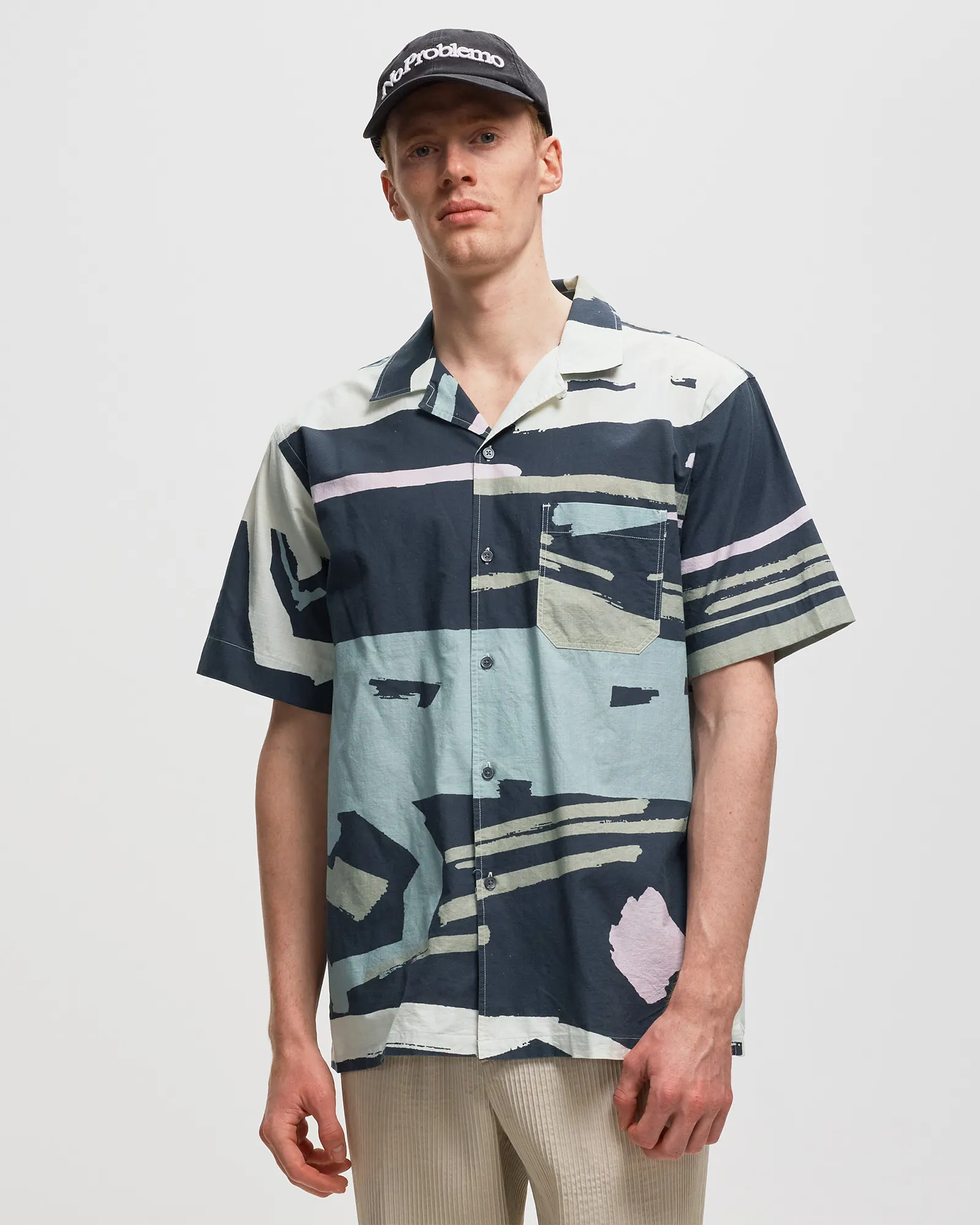 CLOSED SHORT SLEEVED SHIRT