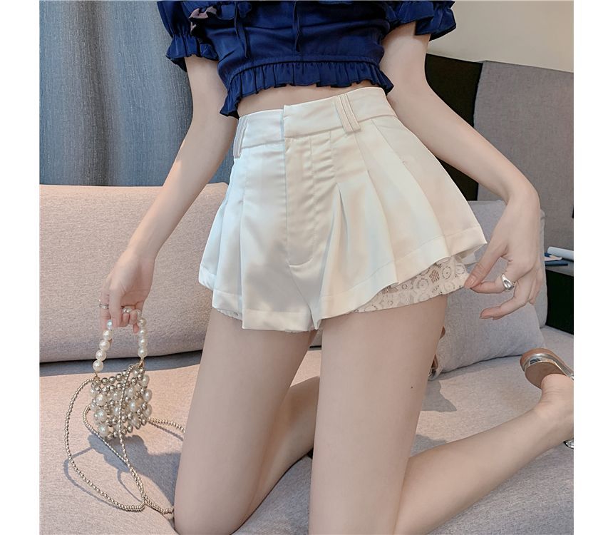 WOW!NITE - Shorts met kanten paneel en hoge taille