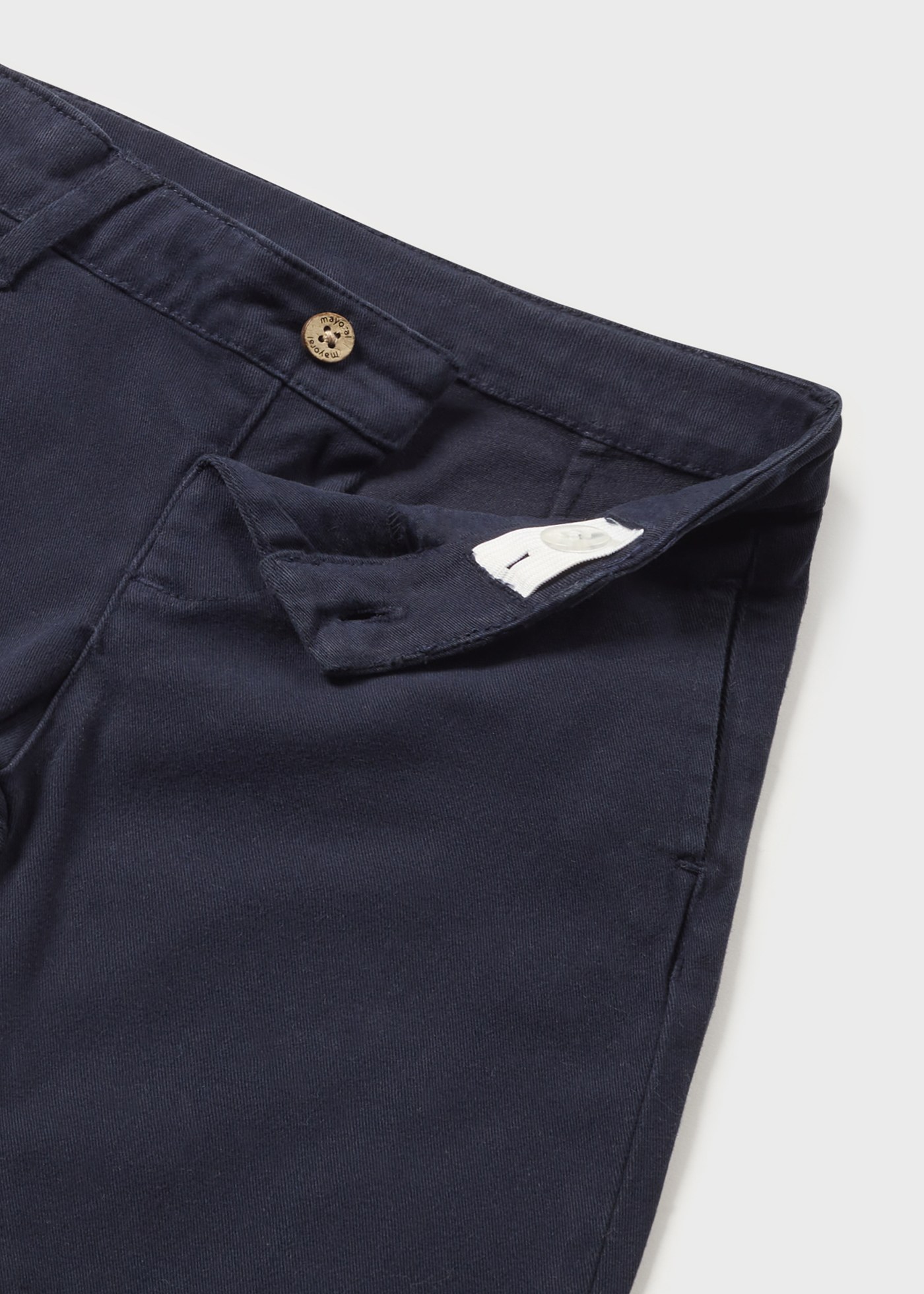 Conjunto de 2 peças para bebê: suéter e calça.