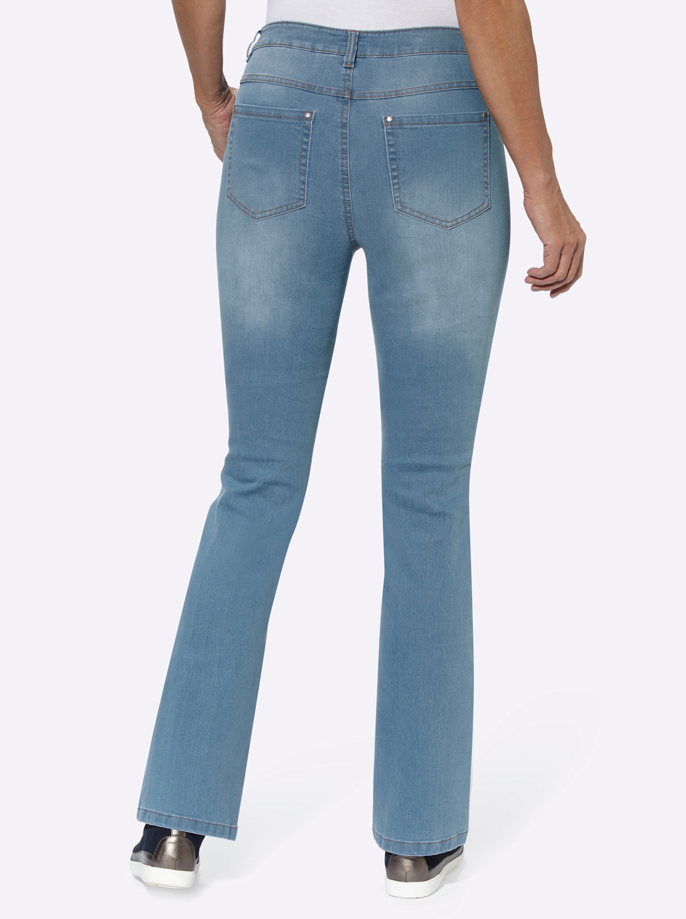 Bootcut-Jeans in blue-bleached