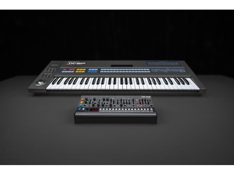 Roland Synthesizer JX-08 Authentischer JX-8P Sound mit originalem Spiel- und Klangerzeugungsverhalten