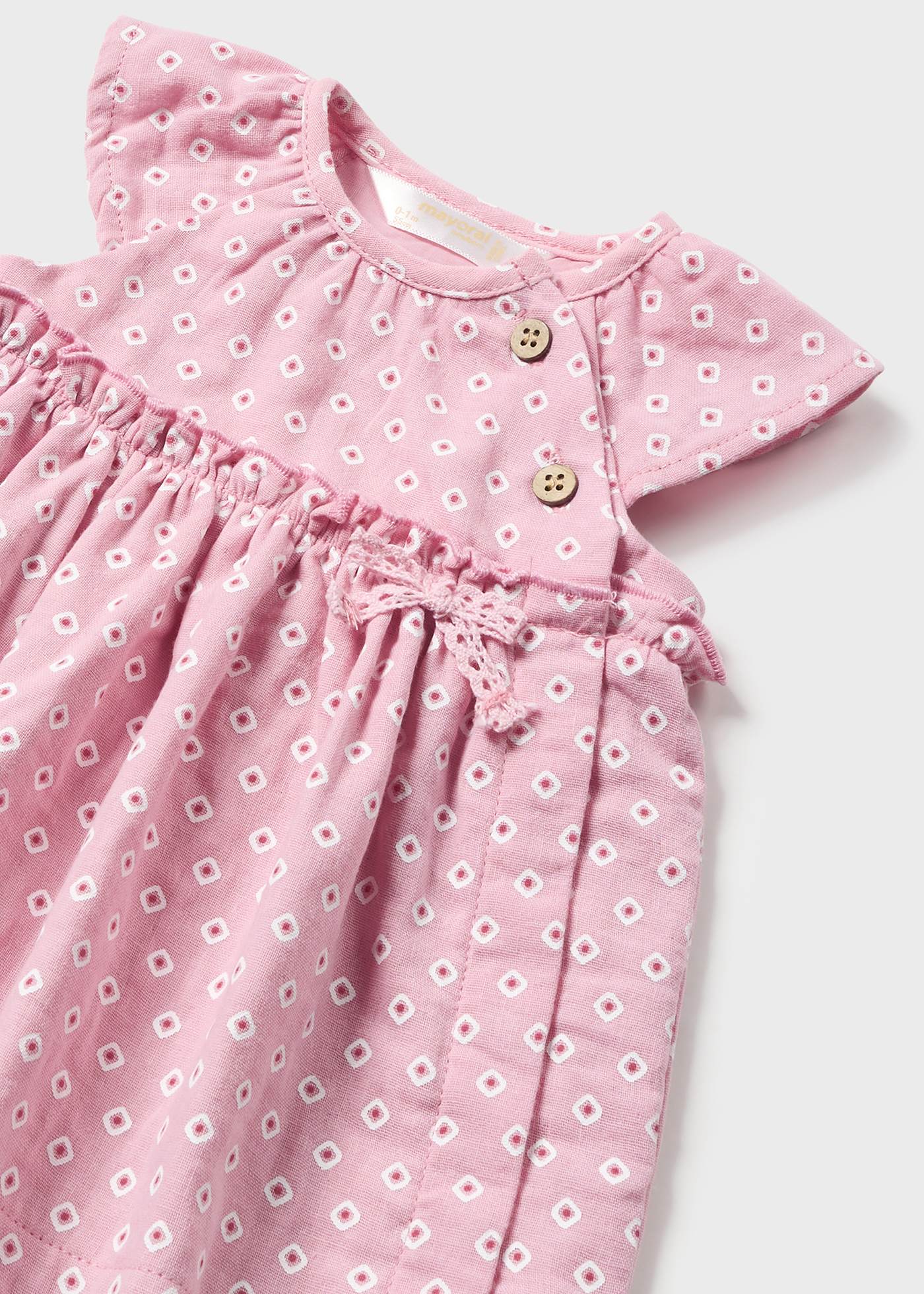 Vestido Jade para recém-nascido da Better Cotton com capa de fralda e faixa de cabelo.