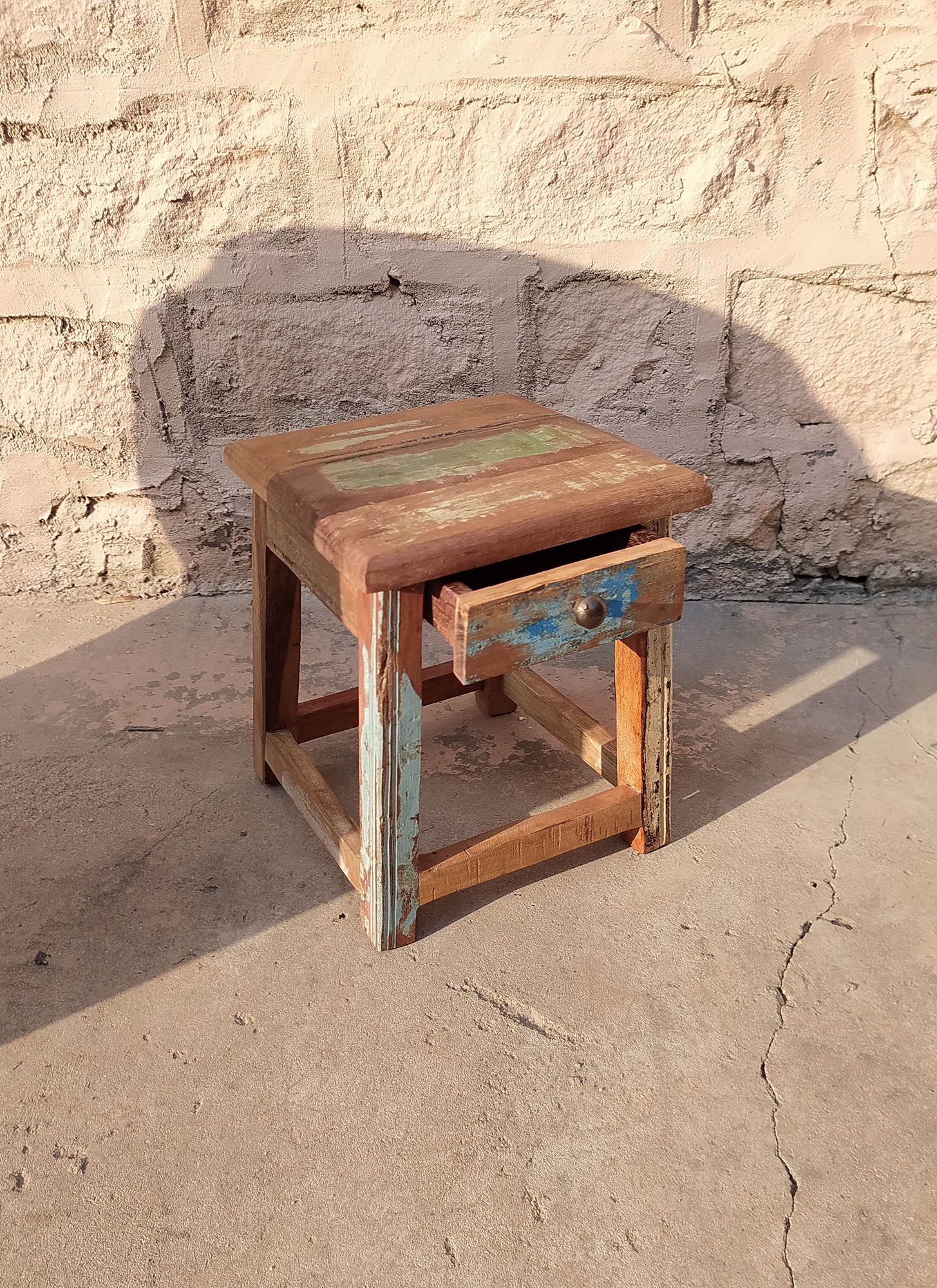 Hocker mit Schublade aus recyceltem Holz, natur / vintage, B  25 cm, T 25 cm, H 30 cm von fischer's lagerhaus