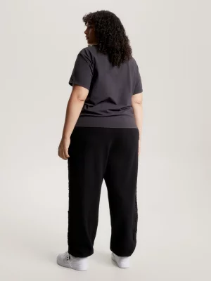 Camiseta Relaxed com Logo Gráfico nas Costas