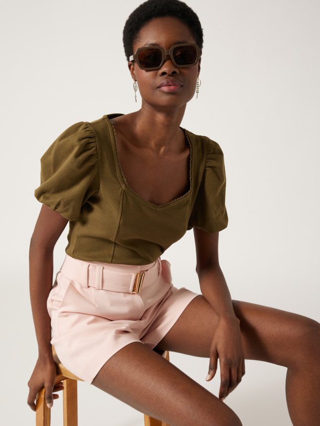 Top col carré dentelle