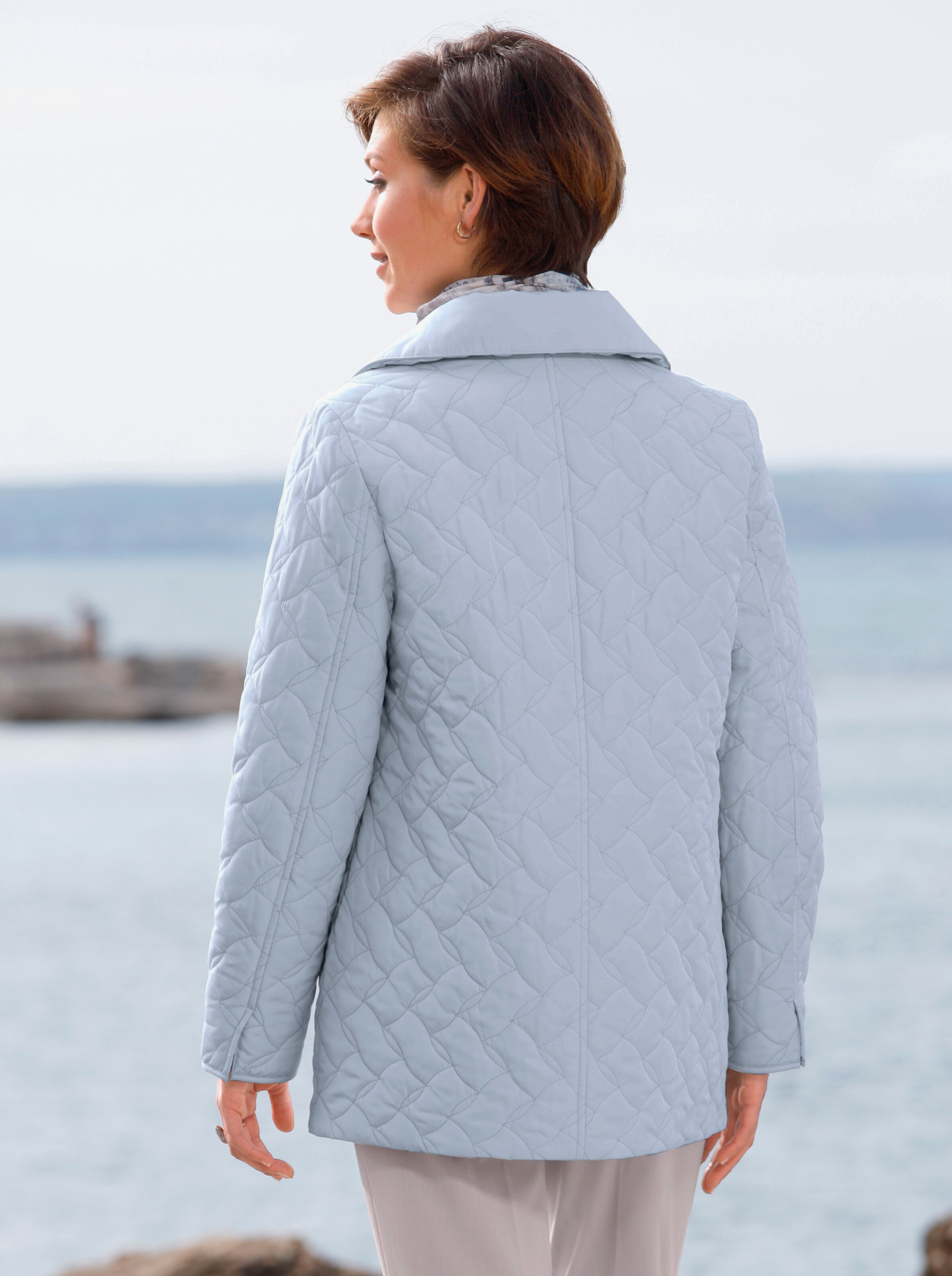 Steppjacke mit formgebenden Nähten