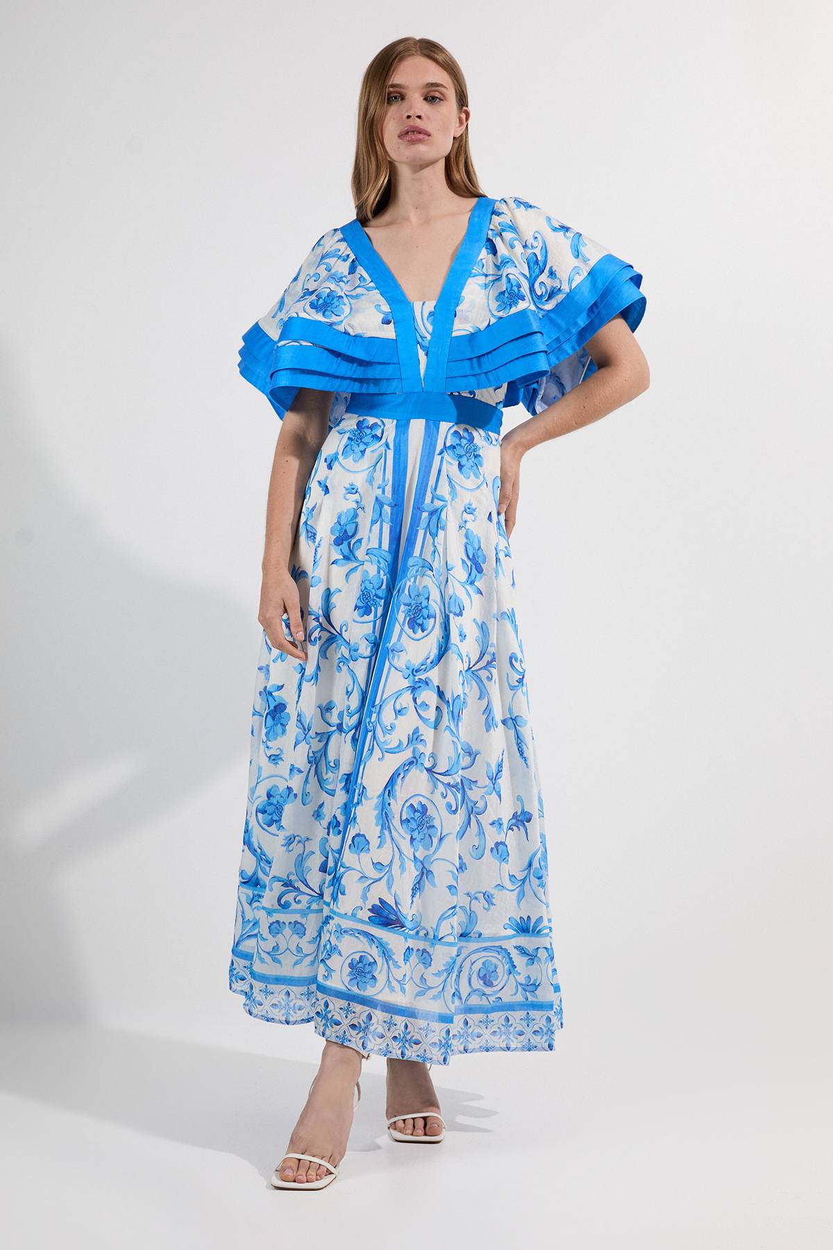 KarenMillen Robe Longue Tissée à Encolure Plongeante et Manches à Volants en Organdi avec Imprimé Floral