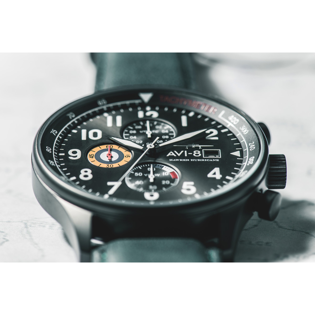Montre AVI 8 Hawker Hurricane homme bracelet acier gris
