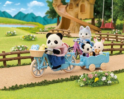 Sylvanian Families Lekesett Cycle & Skate Set Panda Girl
