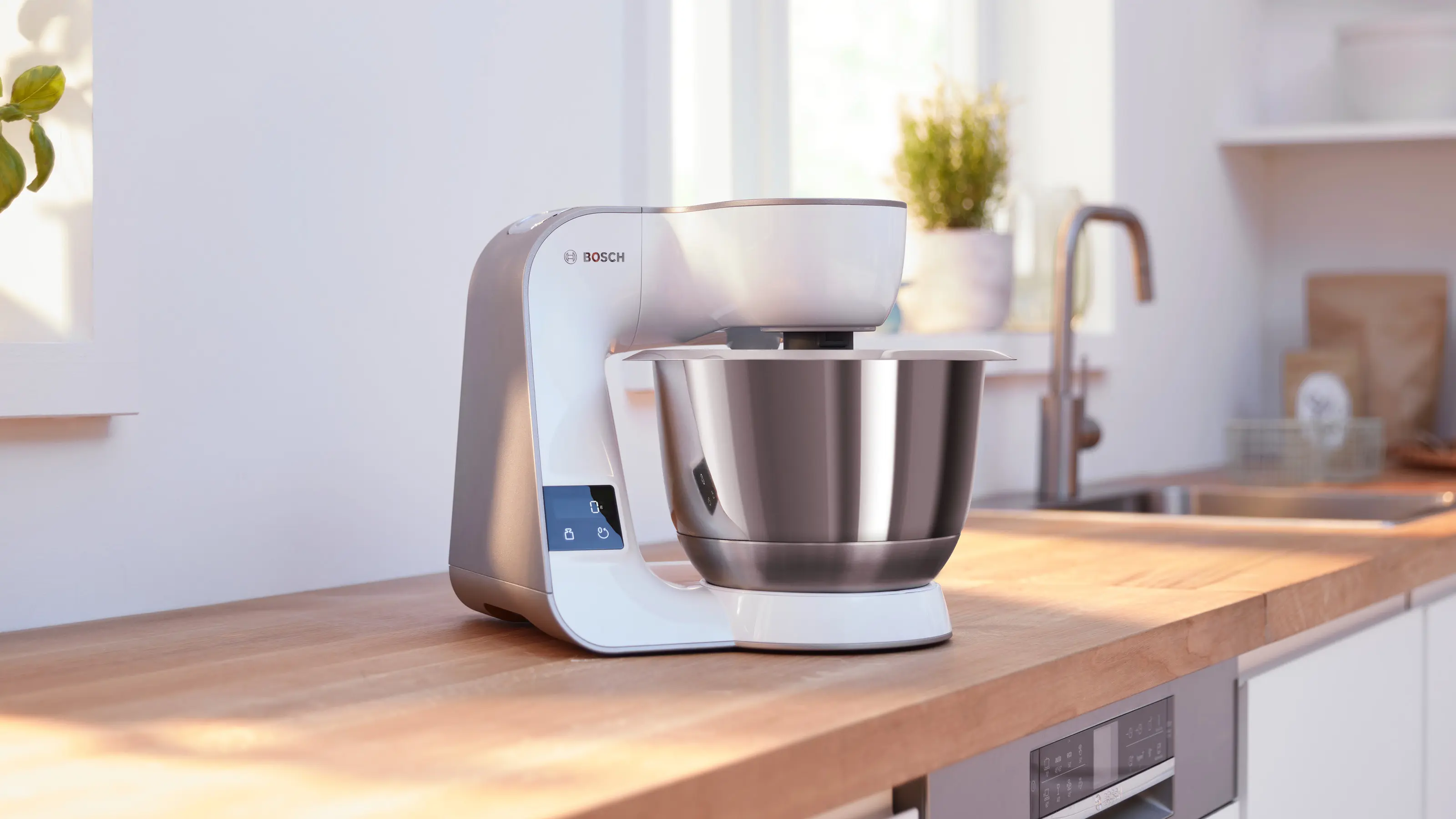 Serie 4 Keukenmachine met weegschaal en timer MUM 5 1000 W Wit, Champagne