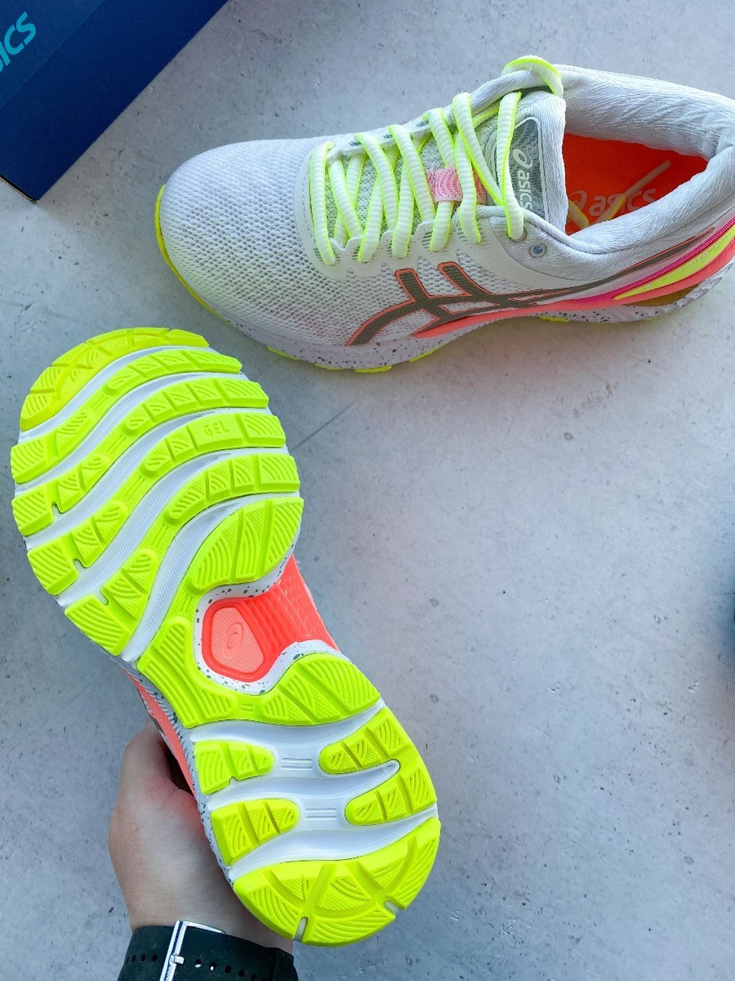 Gel-Nimbus 22 Lite-Show