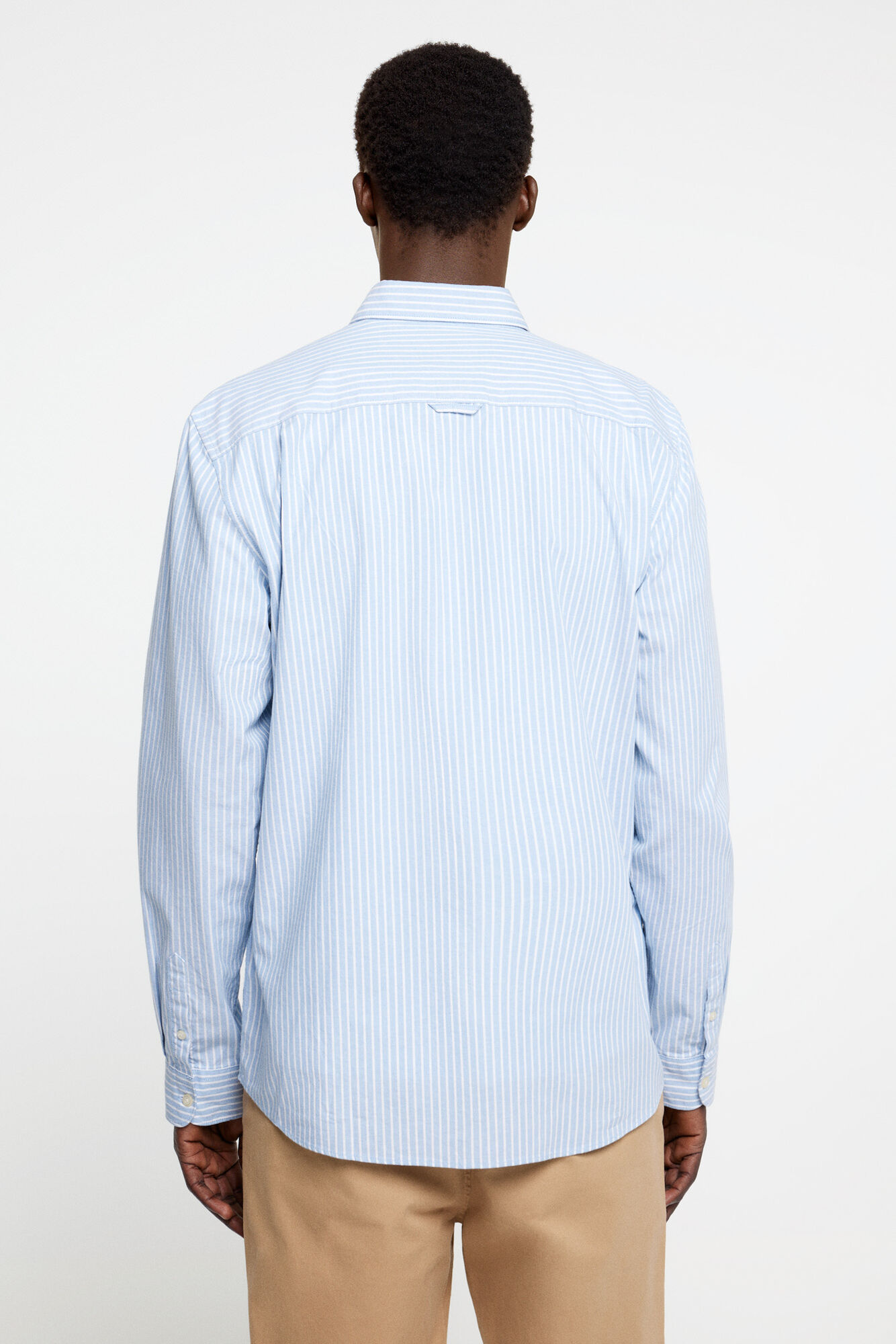 Camisa listrada com pontos minúsculos