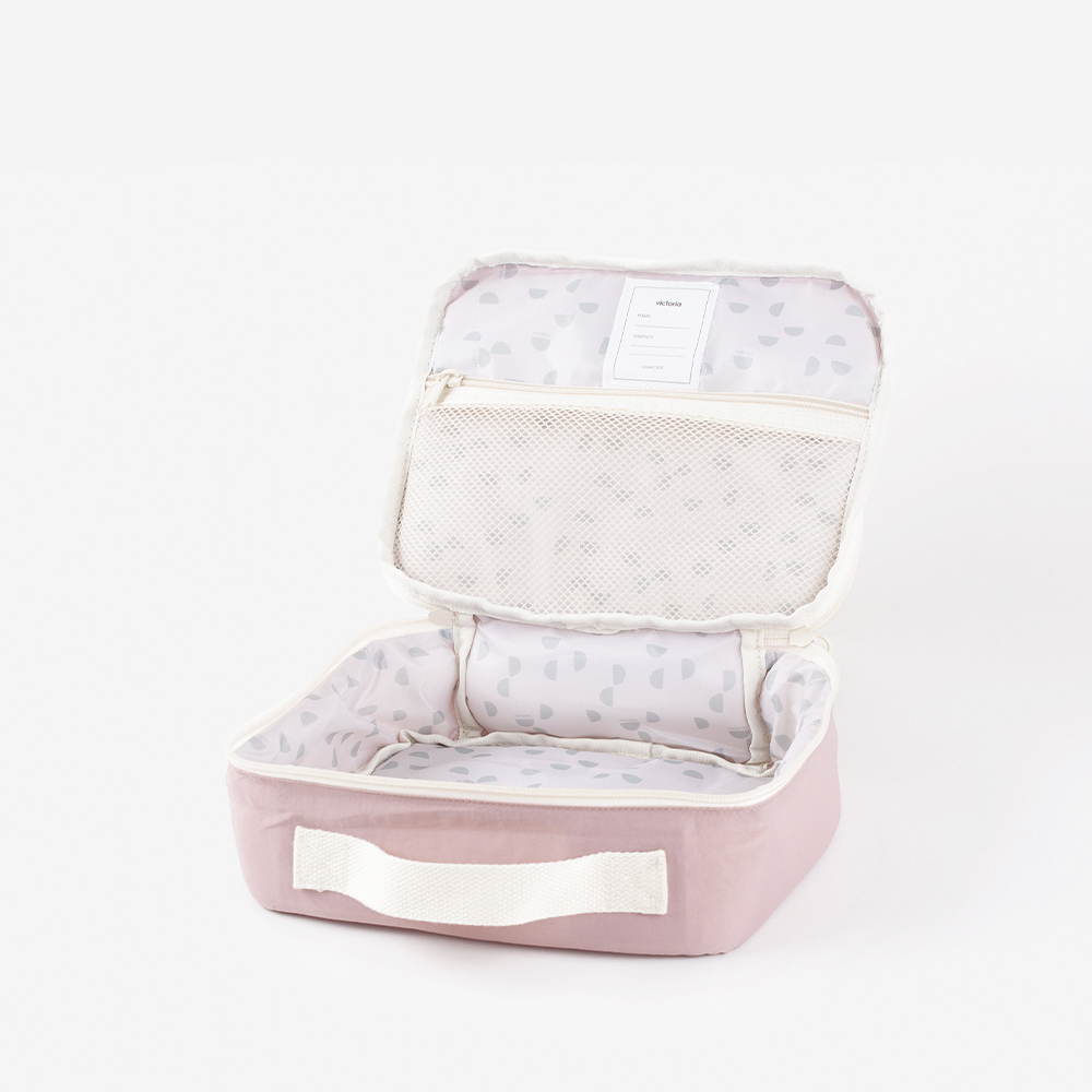 Bolsa térmica V. Things em nylon acolchoado com fecho de zíper e alça superior.