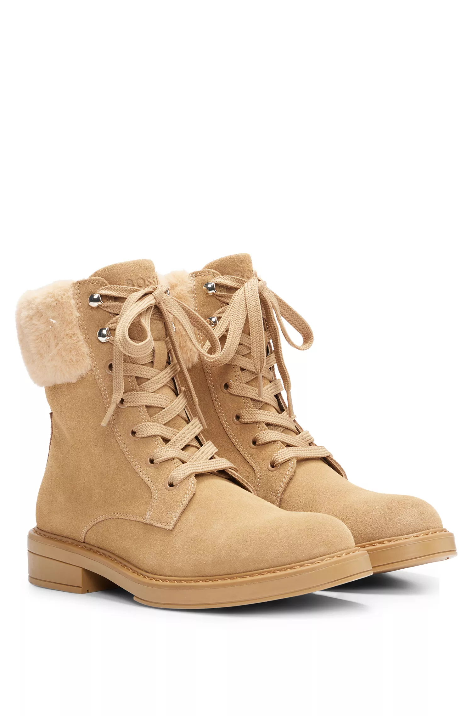 Botas BOSS pretas de camurça com cadarço e gola de pele sintética.