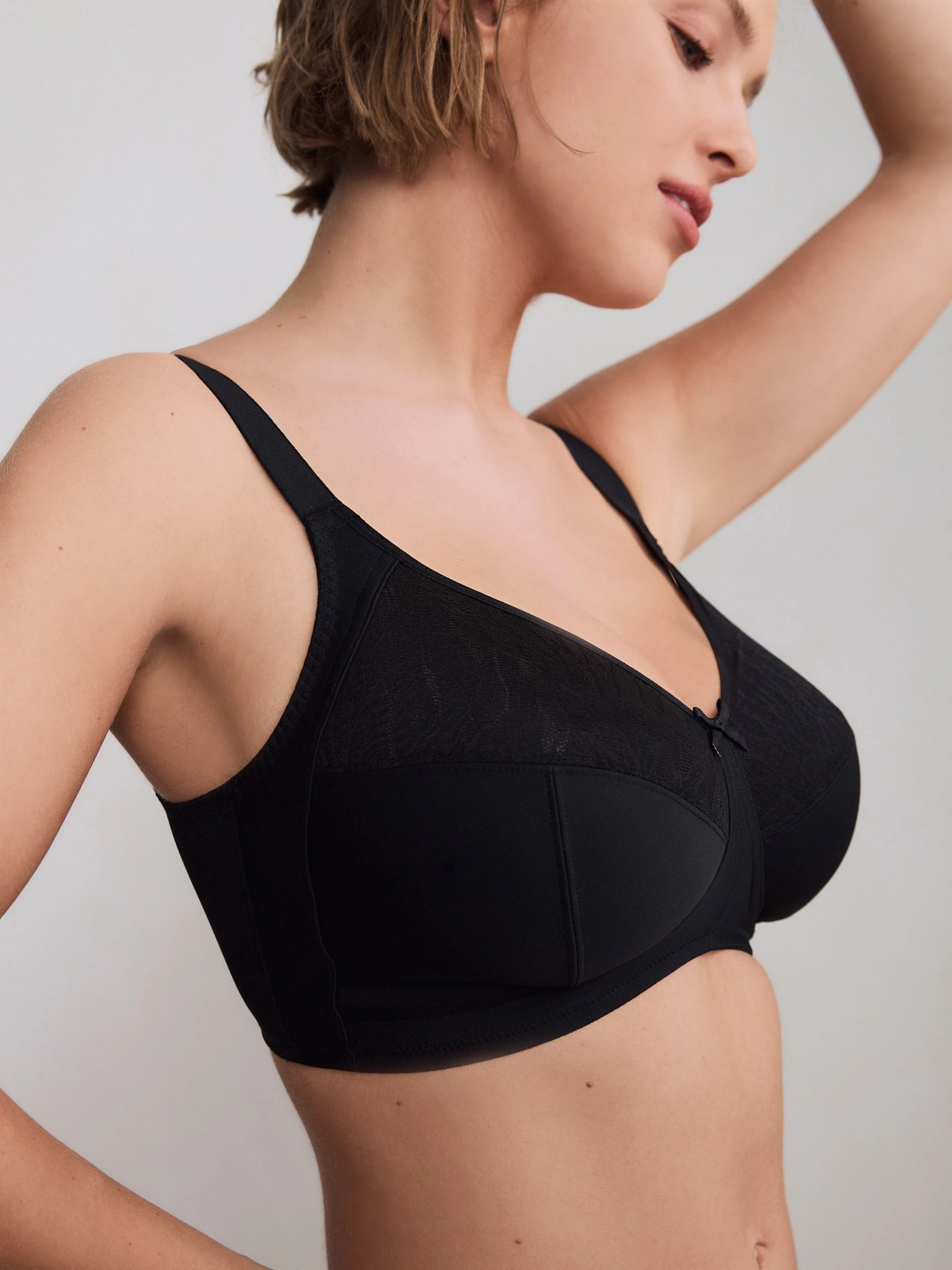 Zwart - B-H Beha met volledige ondersteuning en volle cups zonder beugel en ultiem comfort