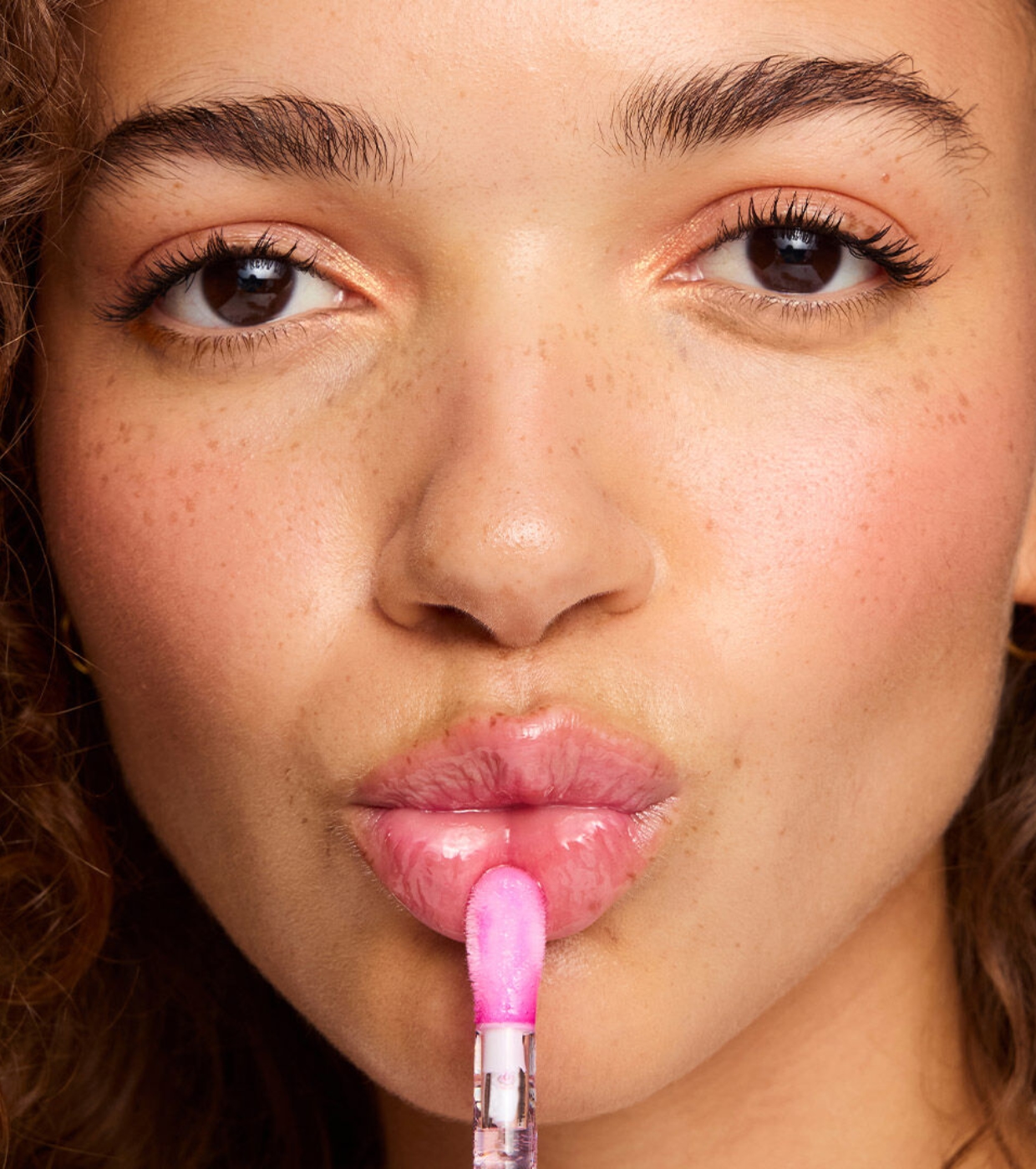 Revolution - Óleo labial Pout Lip - Raspberry Pink
