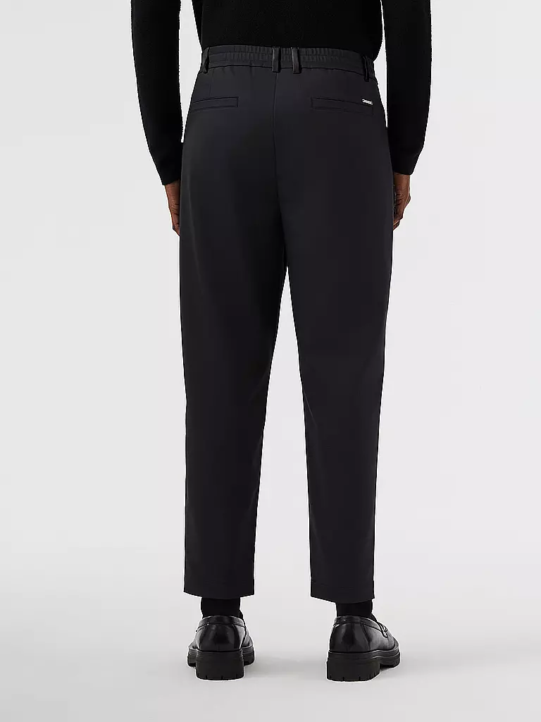 ALPHATAURI Chino PAVO schwarz