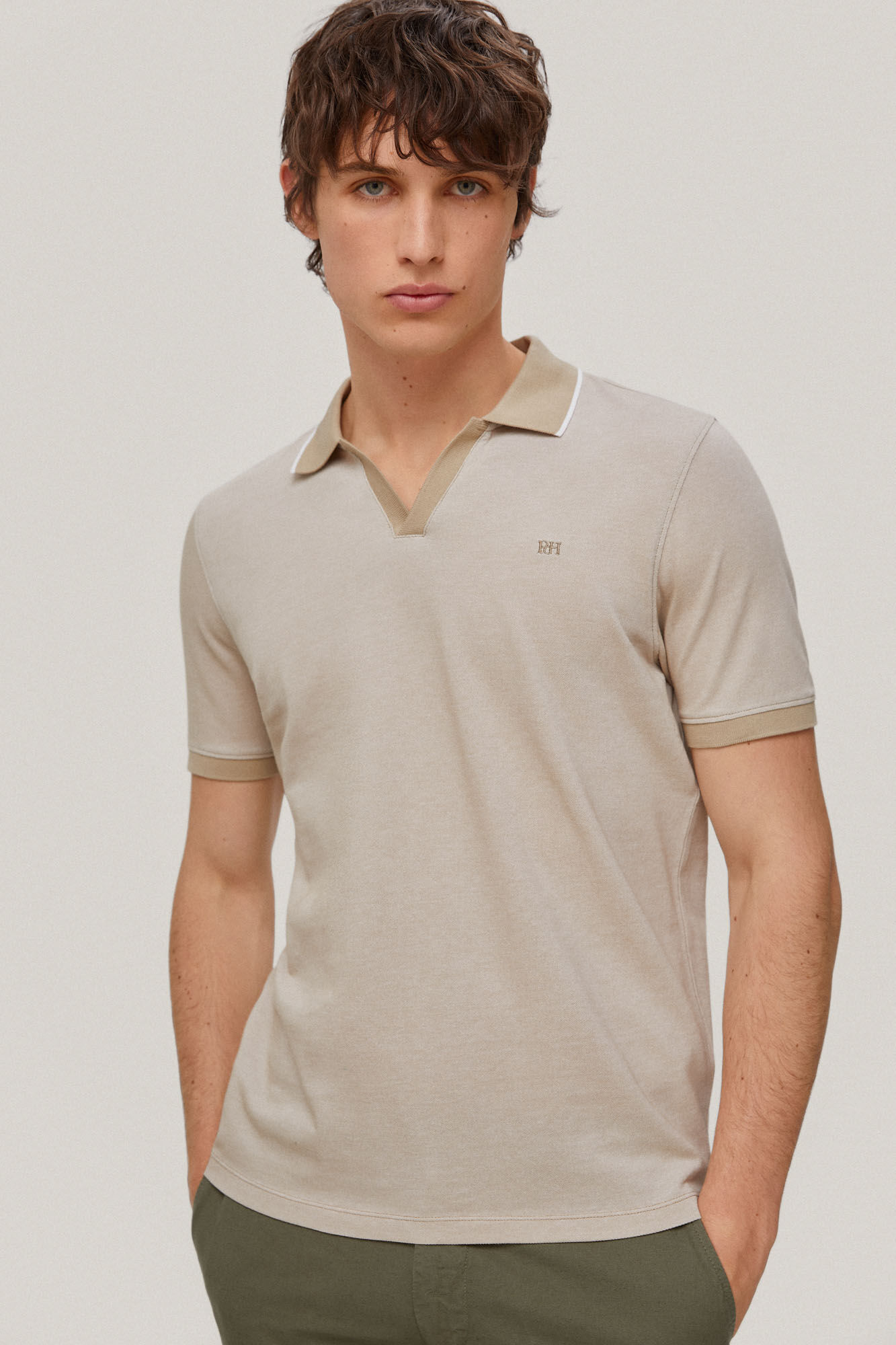 Camisa polo Oxford com gola aberta - Bege