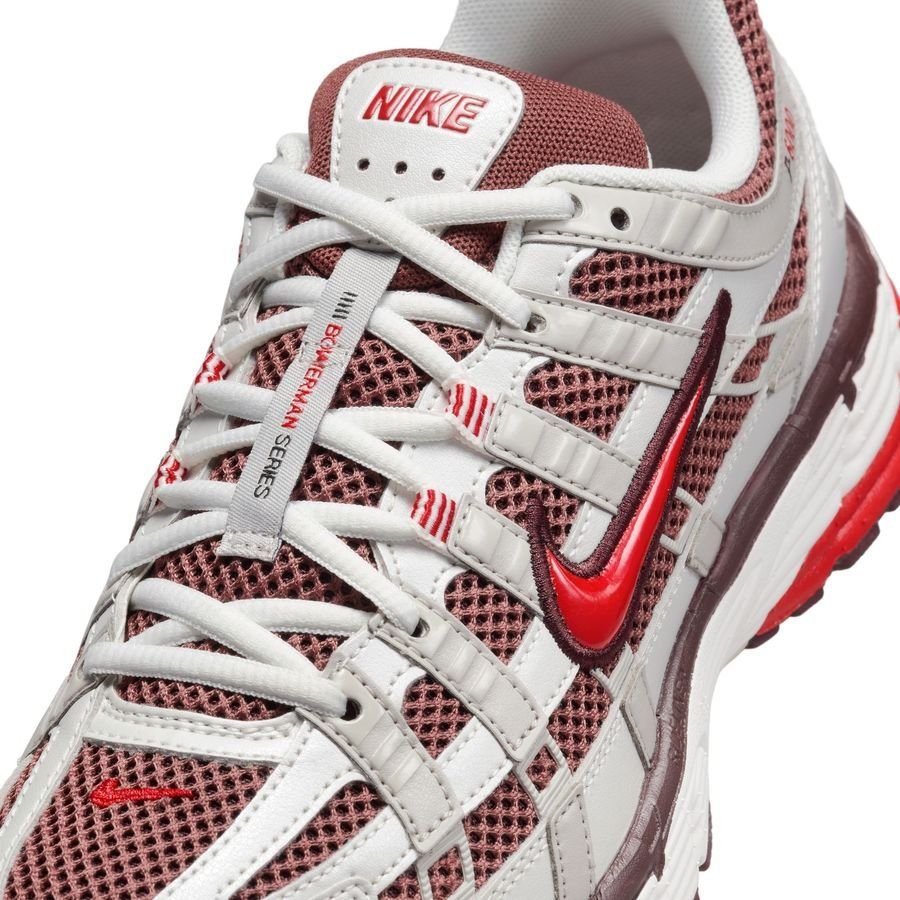 Nike Chaussures P-6000 - Blanc/Rouge/Dark Pony