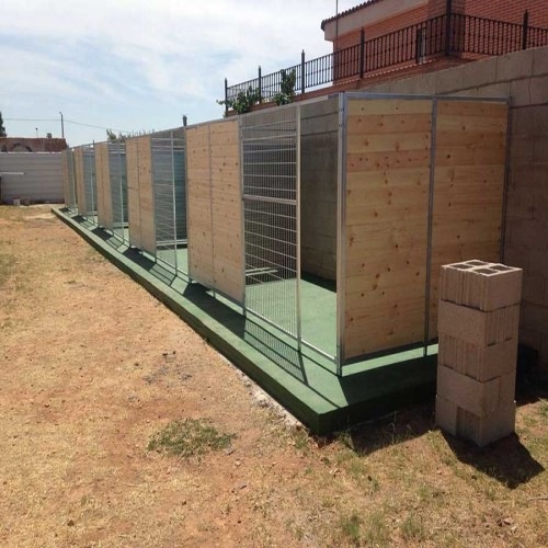 Painel lateral de madeira na cor metálica