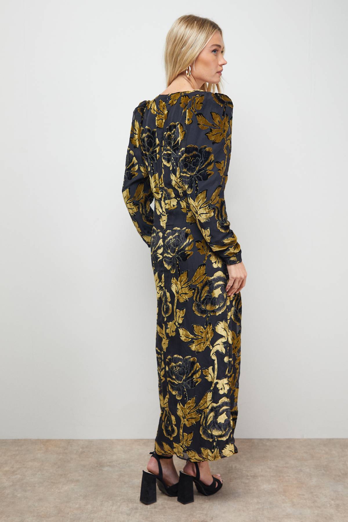 Oasis Robe Midi à Manches Longues avec Épaulettes Florales