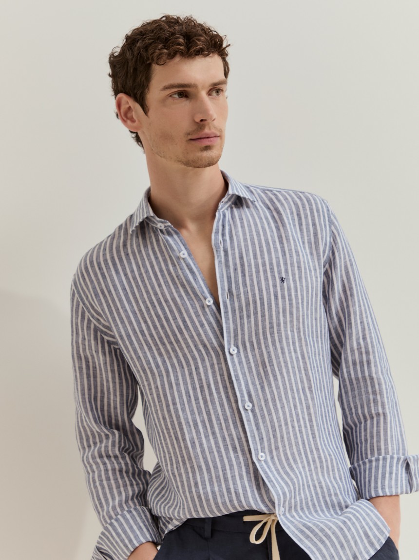 Camisa slim fit em linho às riscas