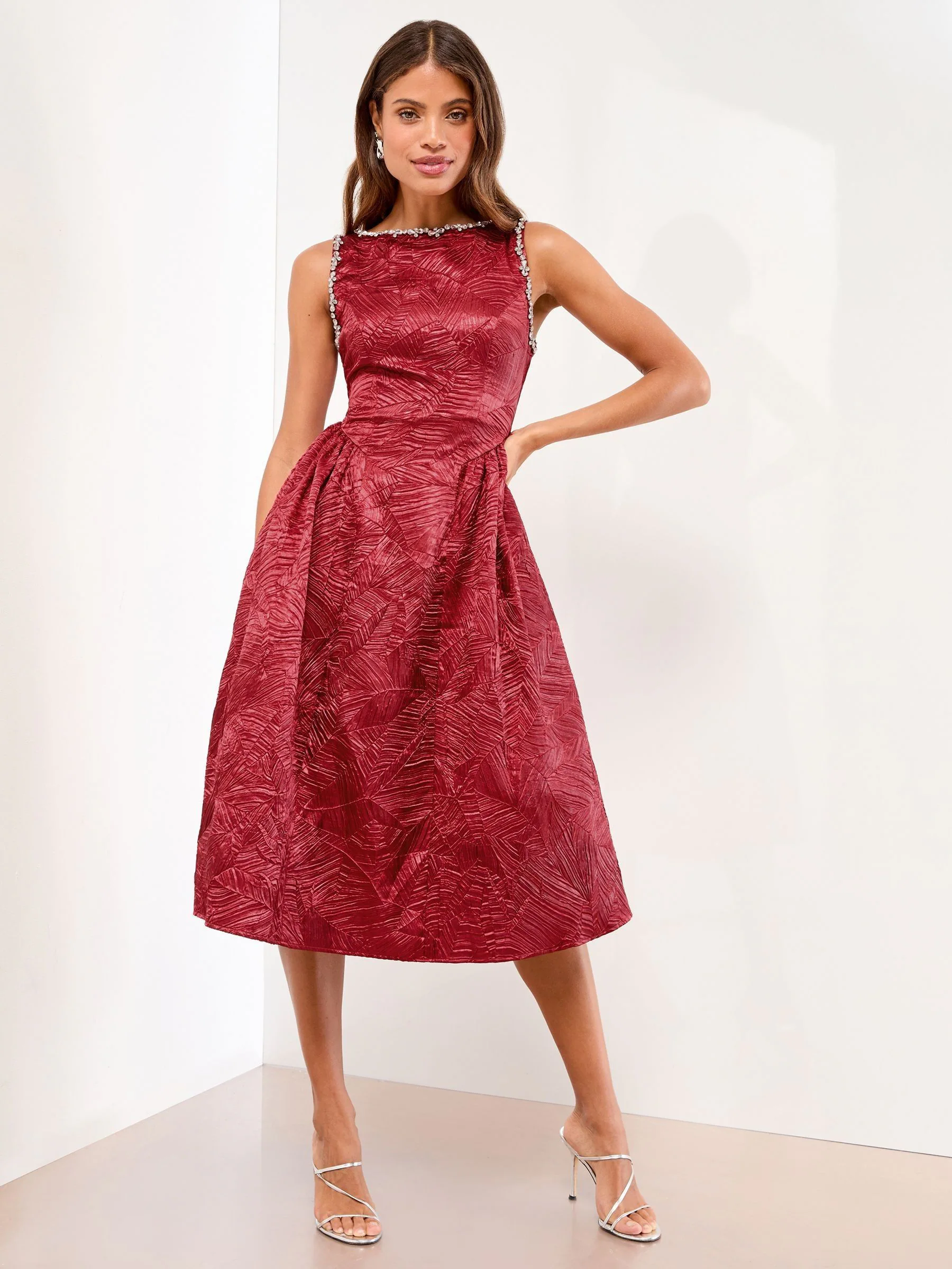 Rood - Lipsy Premium Textured Diamonte Embellished Skater Midi Dress
