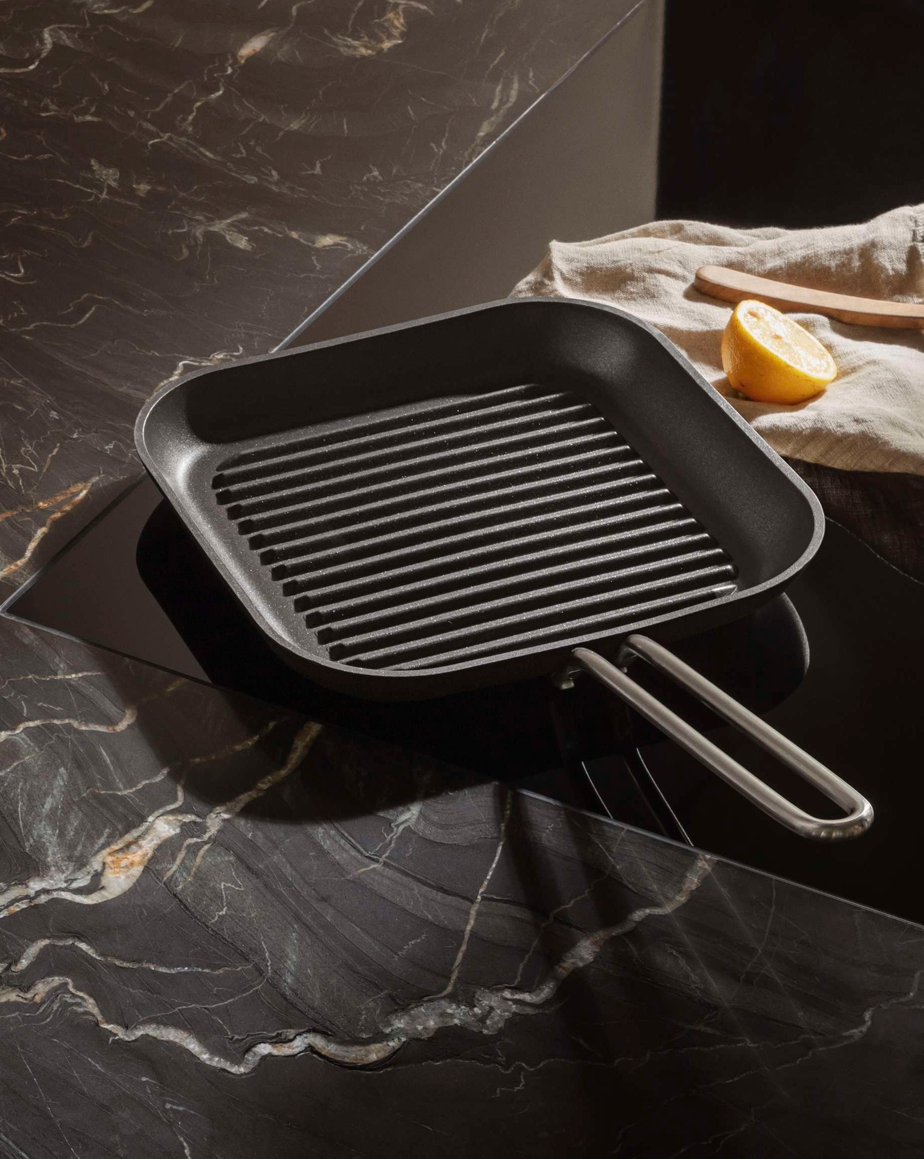 Eva Trio  28x28 cm - Professional Keramisk grillstegepande