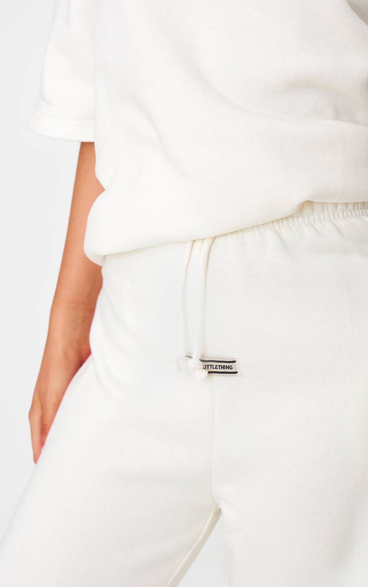 Crème Prettylittlething Jogging Jambes Larges Taille Mi-haute Avec Détail Badge
