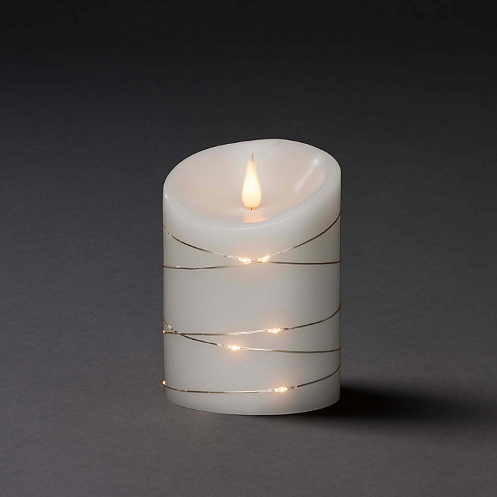 Bougie à LED aspect cire autour d'un fil