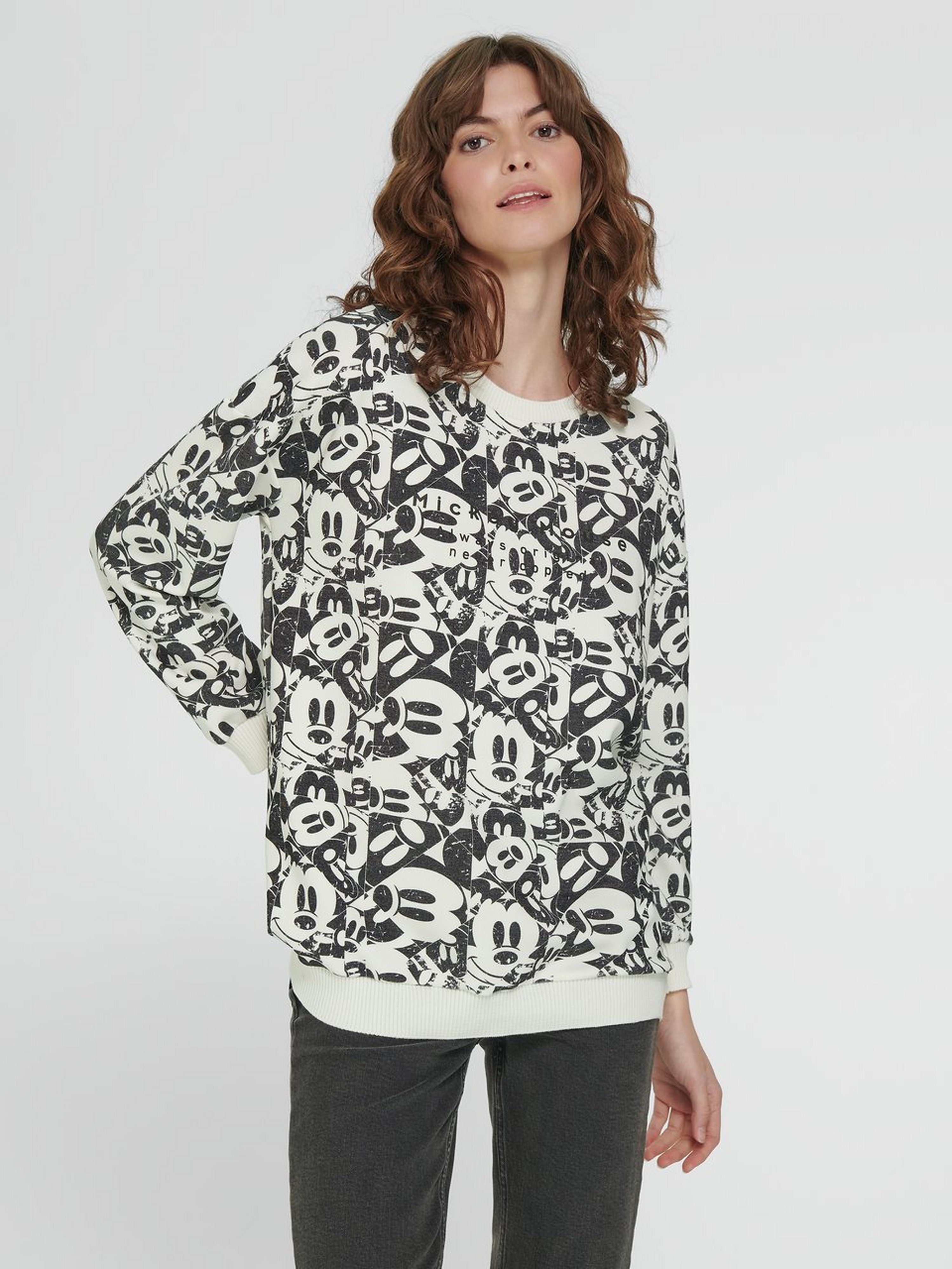 Sweatshirt