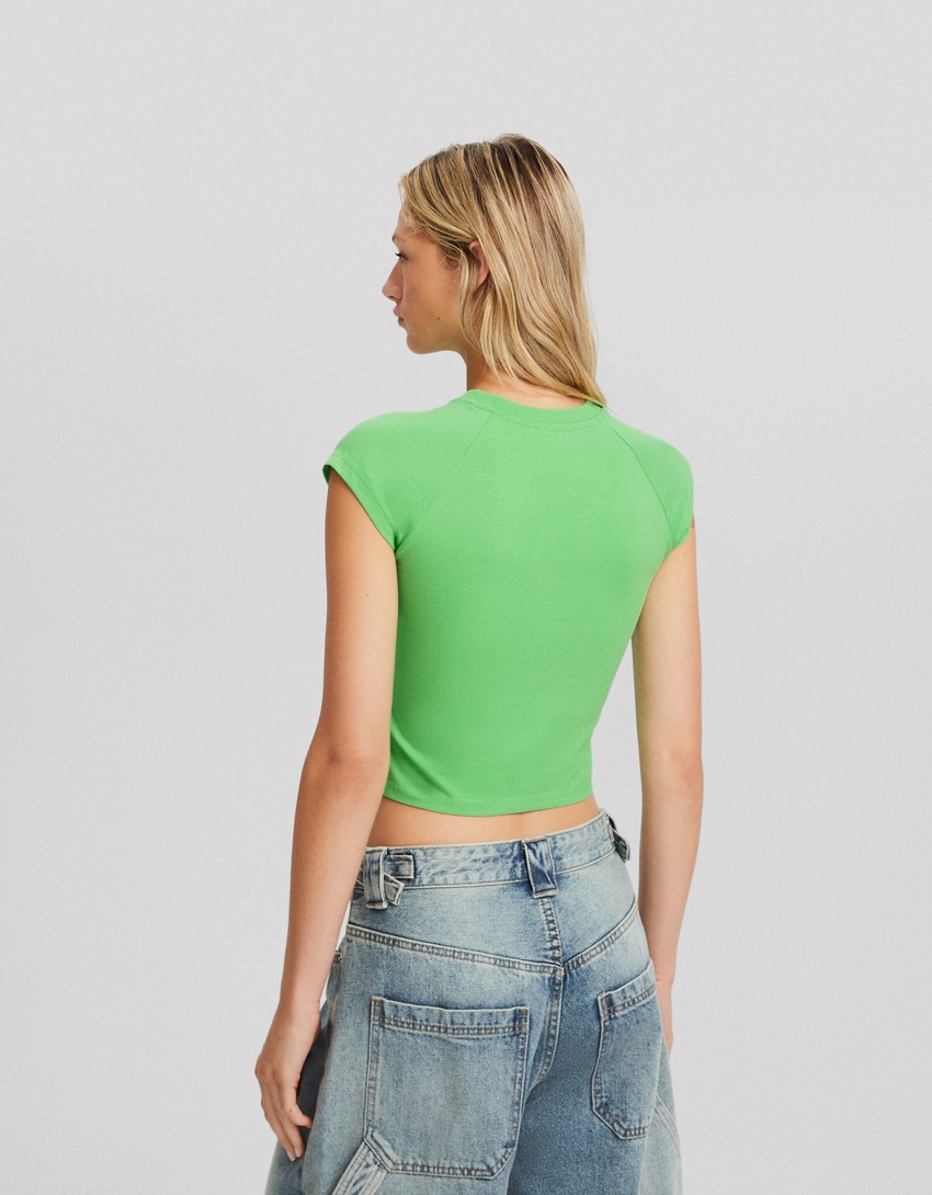 Camiseta de manga curta com estampa de efeito desbotado