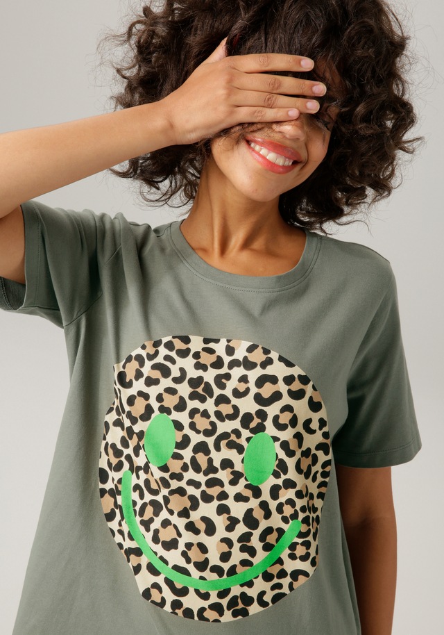 Aniston CASUAL T-Shirt , mit Smiley-Frontprint im Animal-Look