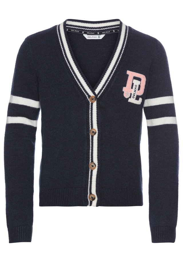 DELMAO Strickjacke »im Collegestyle mit Badge«, Trendiger Style für Mädchen