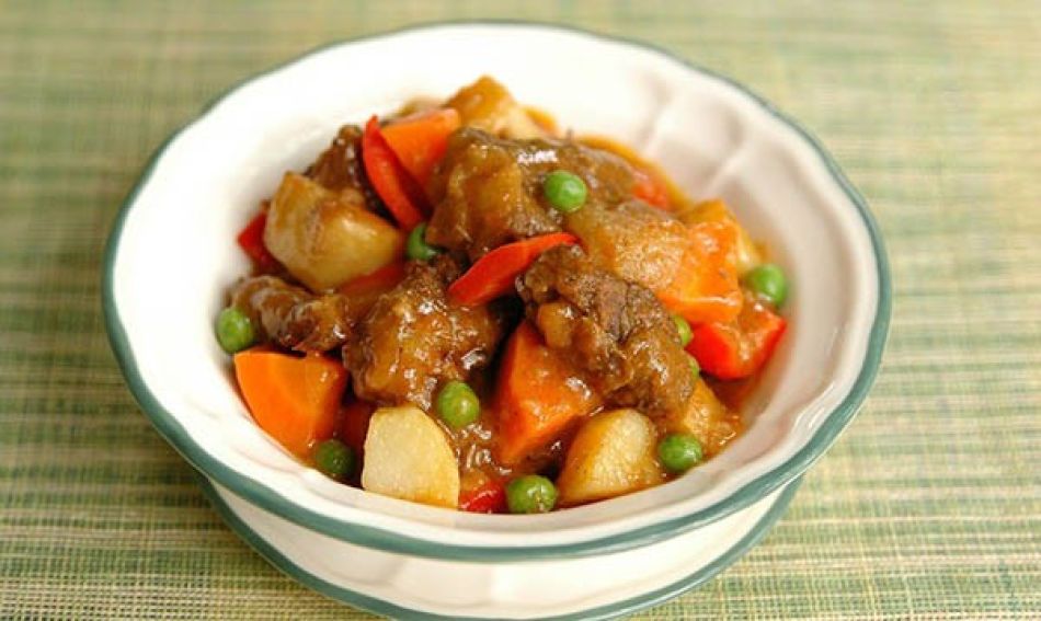 Beef Caldereta: pittige gestoofde rundvlees in Filipijnse stijl