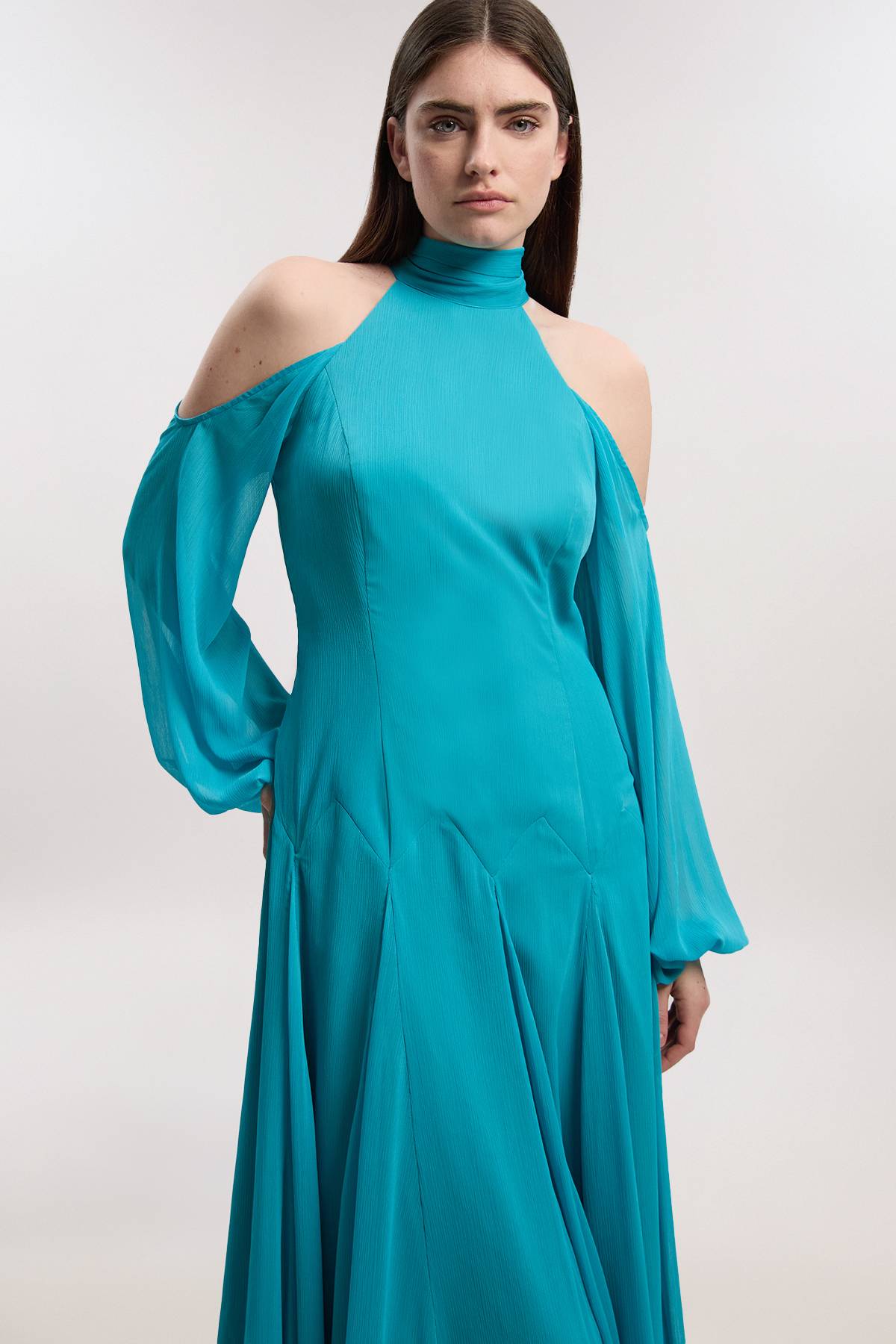 KarenMillen Robe Longue Tissée En Georgette Froissée À Col Montant Et Épaules Dénudées