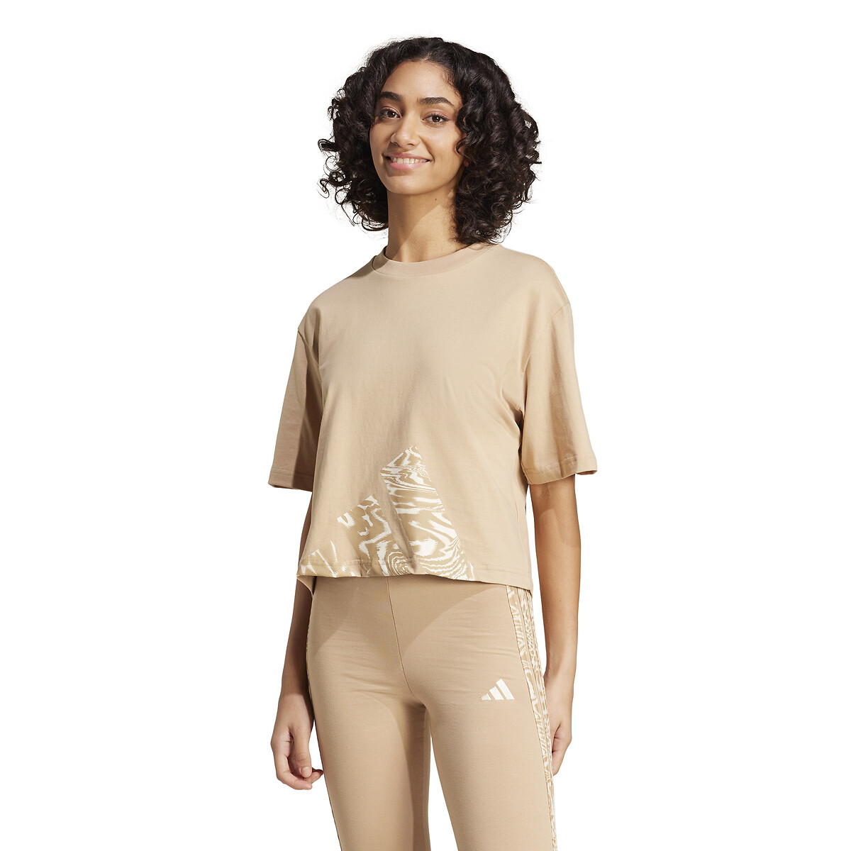ADIDAS ROUPAS ESPORTIVAS<br>Camiseta folgada com 3 listras e estampa animal