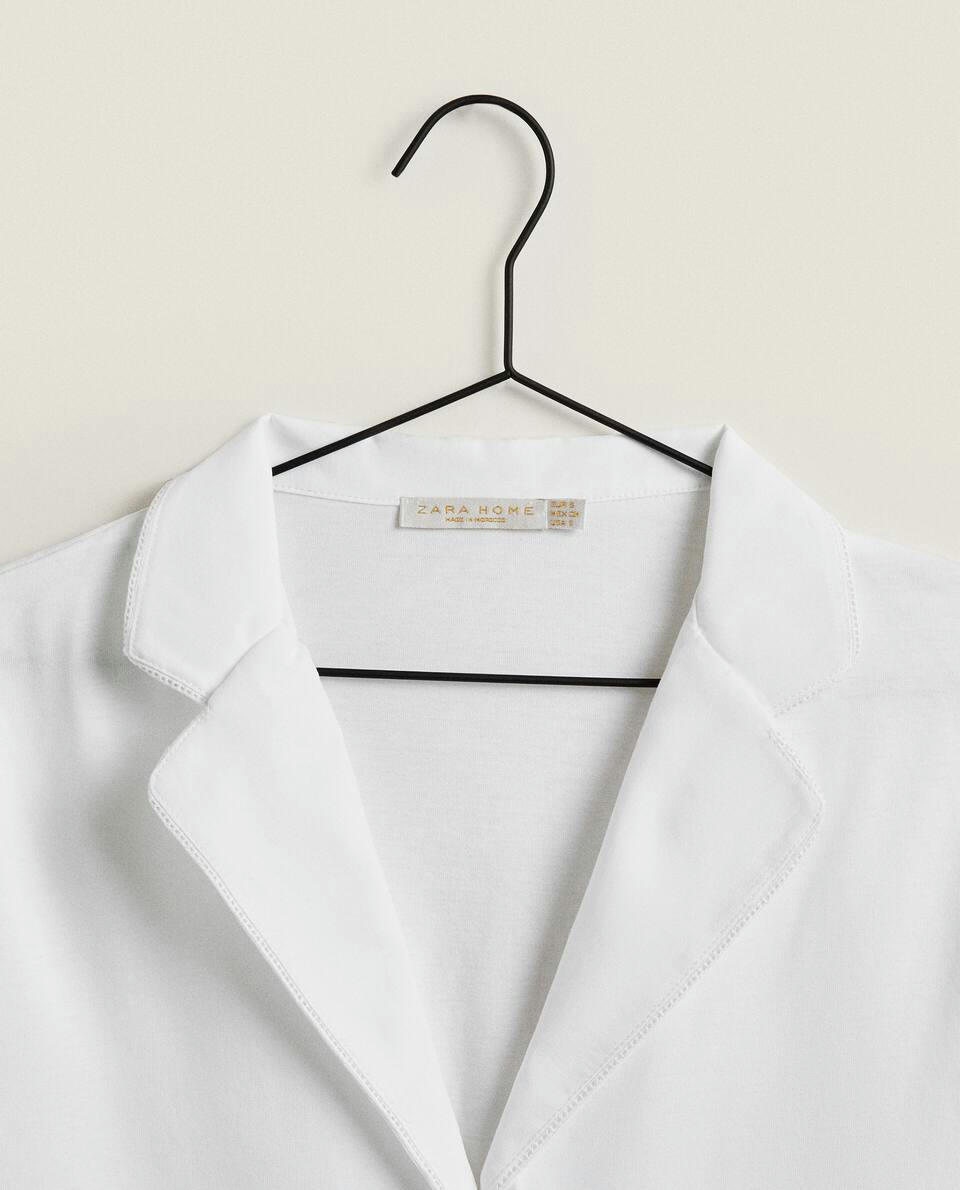 Camisa de algodão com detalhes em renda.