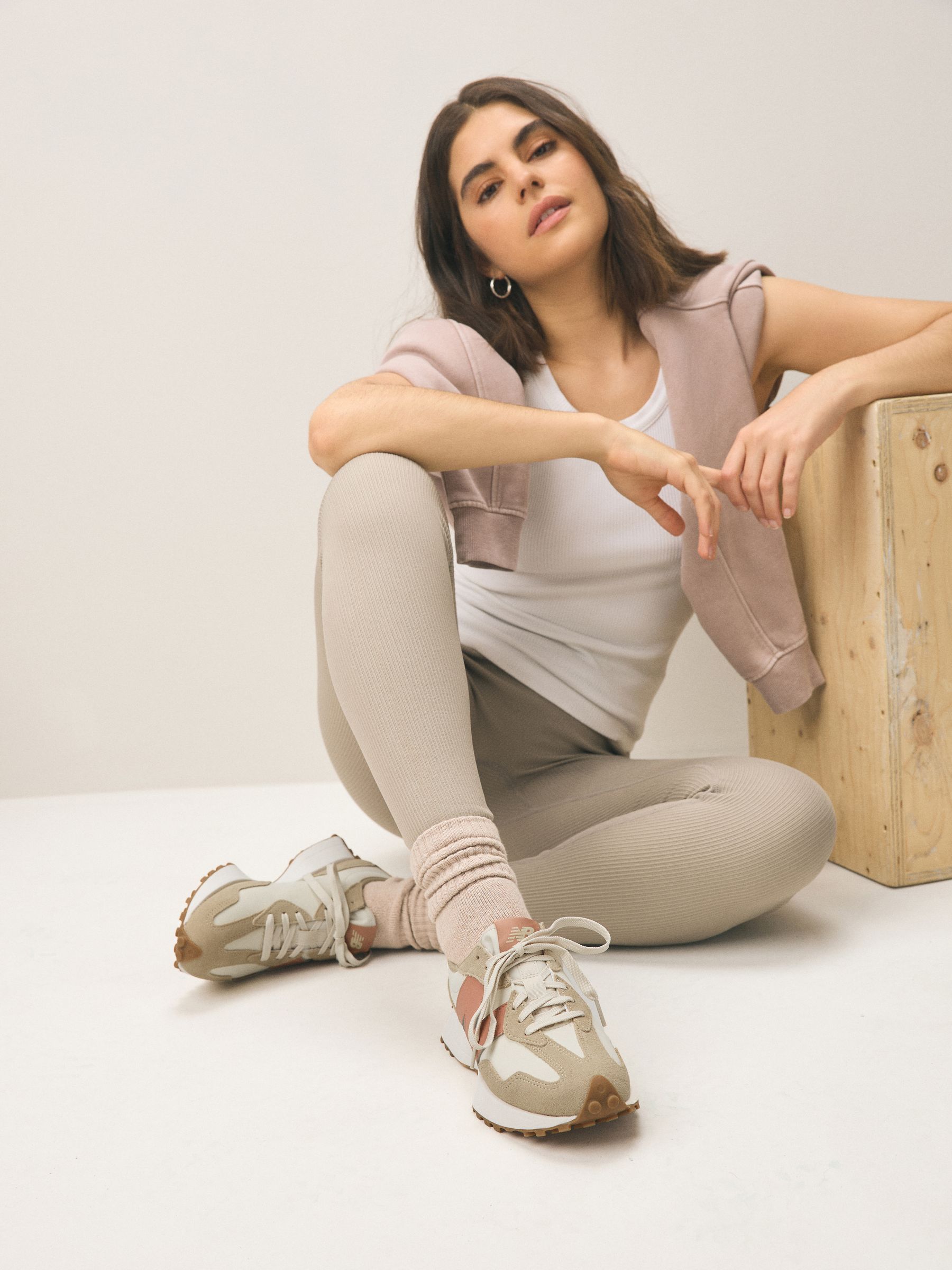 Crème - New Balance 327 damessneakers