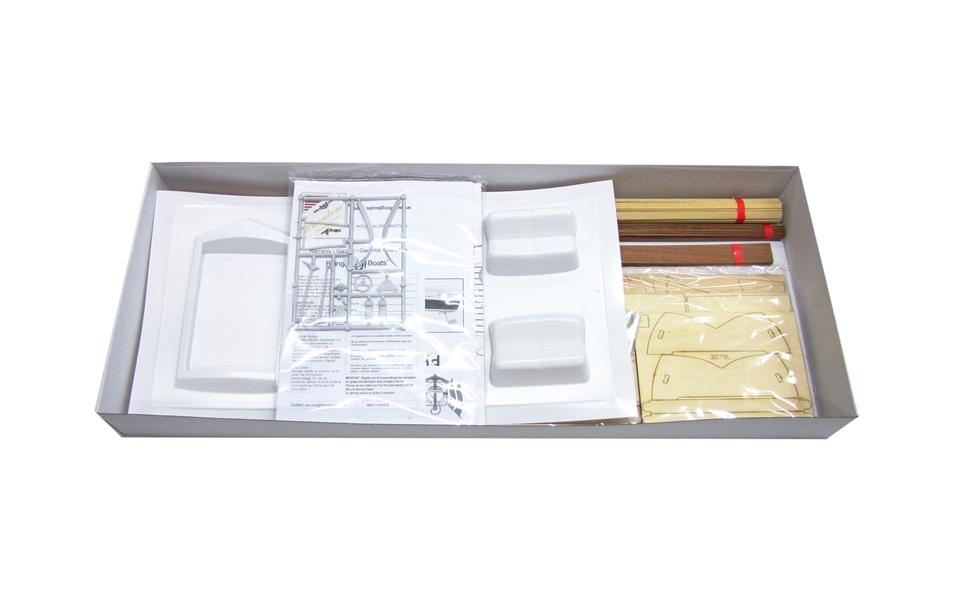 Bausatz Rennboot Phantom, 690 mm 1:15<br>Modellbausatz eines klassischen amerikanischen Runabout Boots