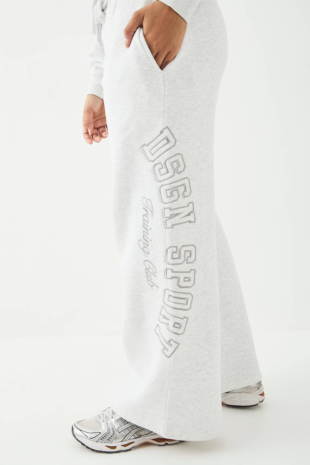 Jogging Jambe Droite DSGN Studio Sport Training Club