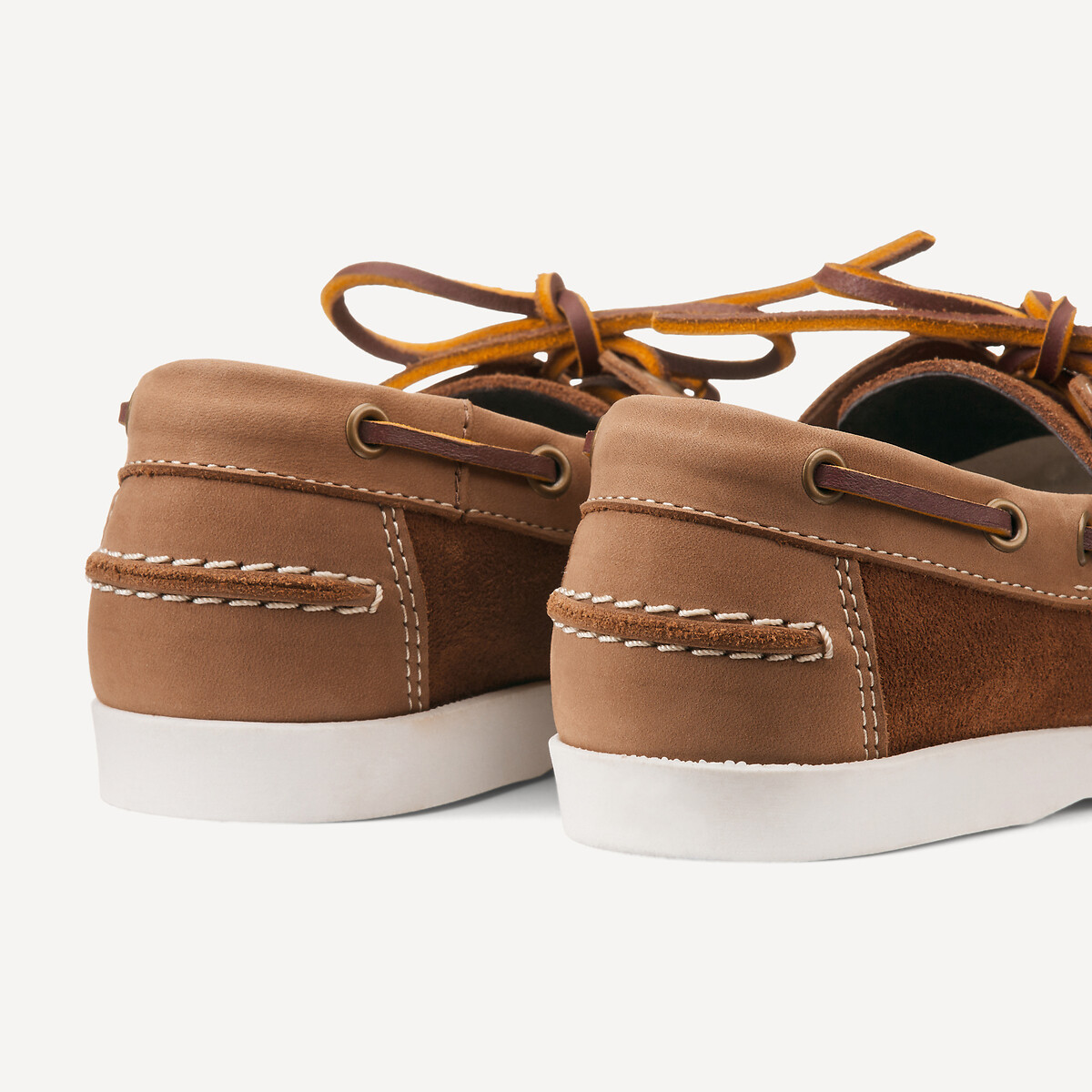 COLEÇÃO LA REDOUTE<br>Sapatos náuticos de couro com cadarço