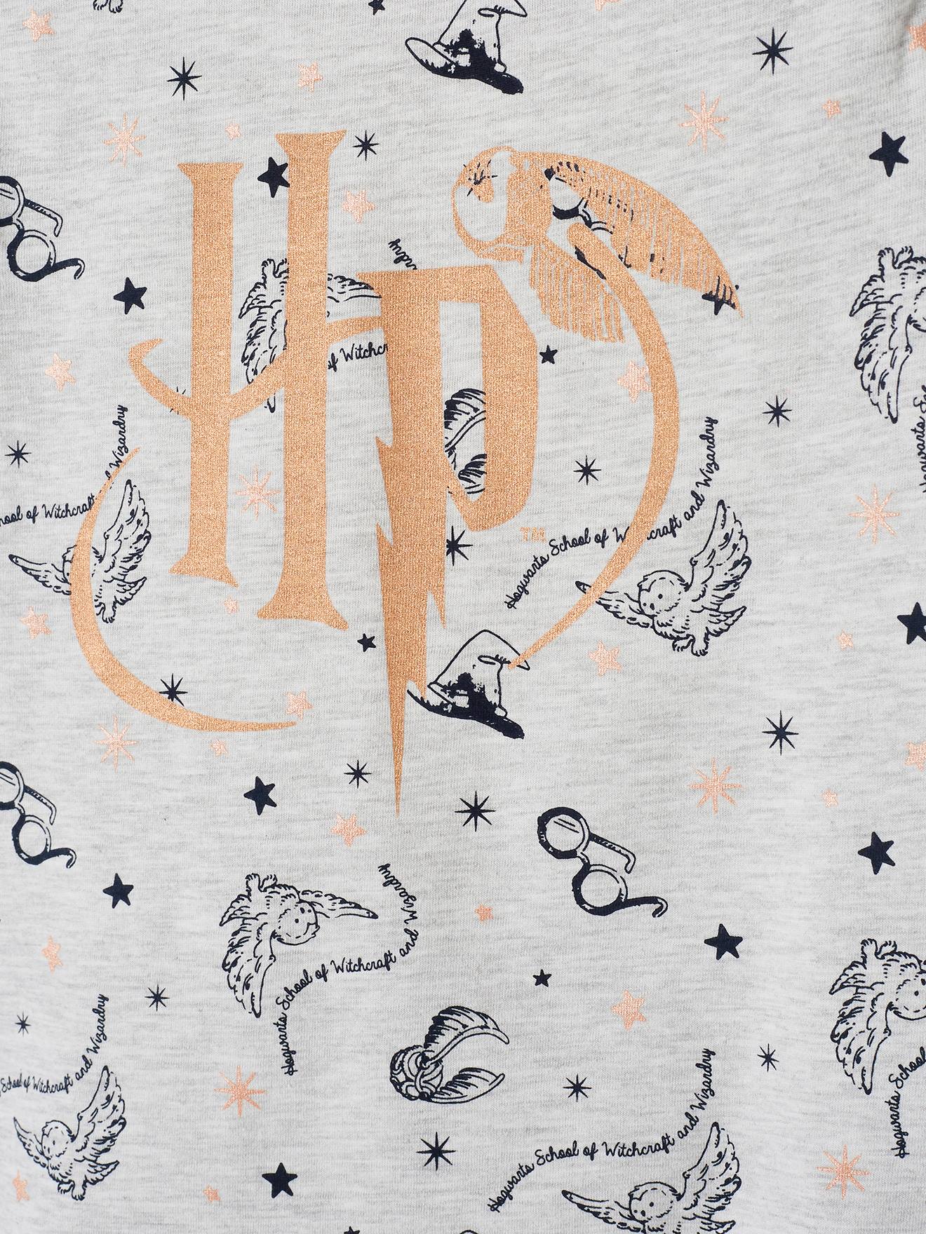 Conjunto de pijama cinza claro com estampa do Harry Potter® e shorts.