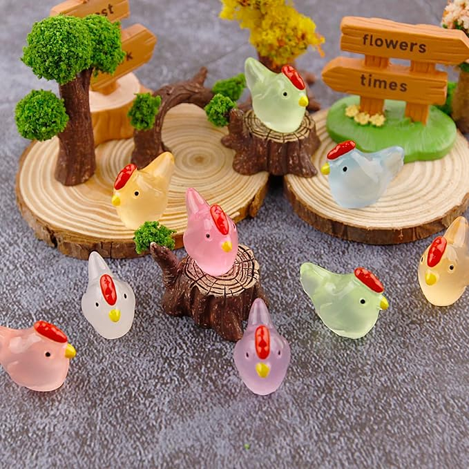 (60er Set) 24mm Fluoreszierende Hahn Figuren Leuchtende Mini Hühner Garten Deko - Assortiert