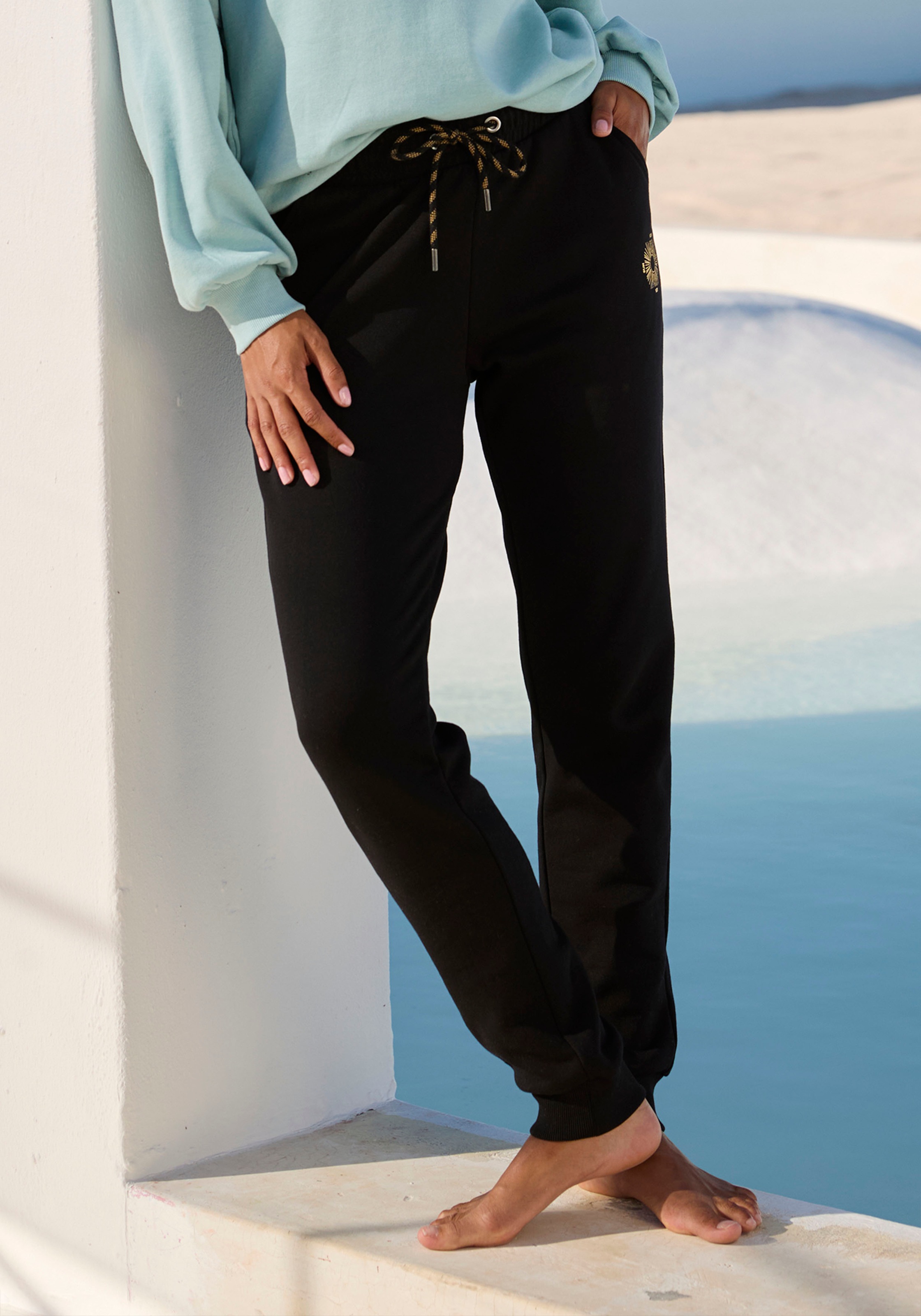 Buffalo Sweathose  Loungehose mit seitlichen Taschen und kleinem Druck, Loungewear
