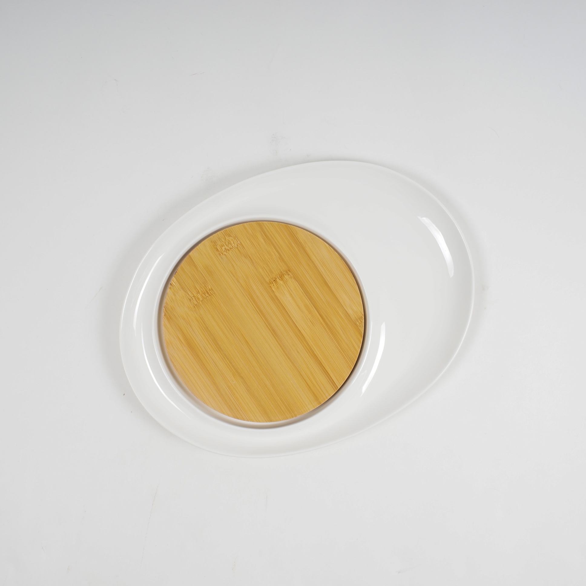 Teller 'Aspergo', mit Bambusplatte, weiß, H 2 cm B 25 cm, L 33 cm zu 17,80