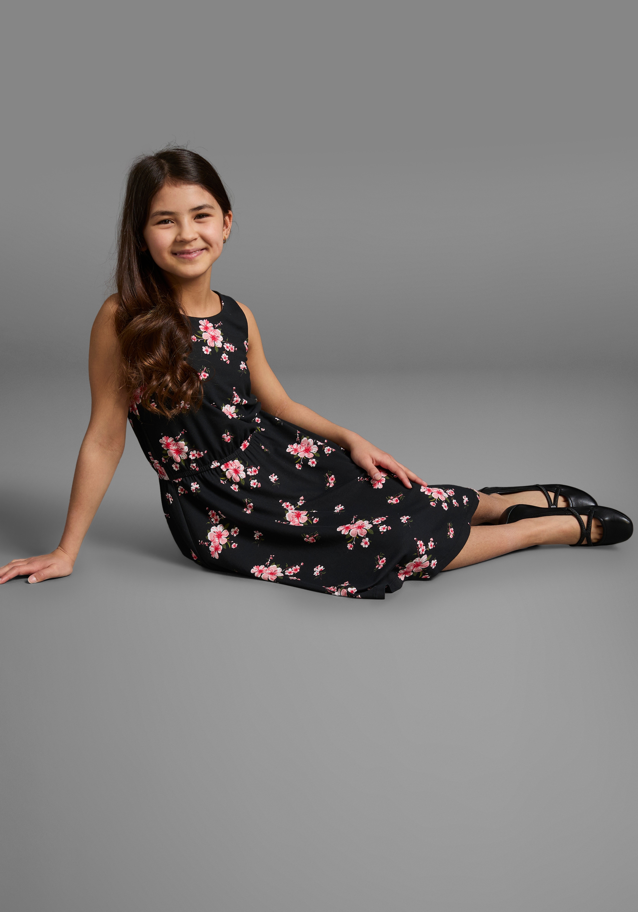 KIDSWORLD Jerseykleid »für Mädchen« sommerlich,  kniefrei,  floral,  aus Viskosemischung,  ärmellos