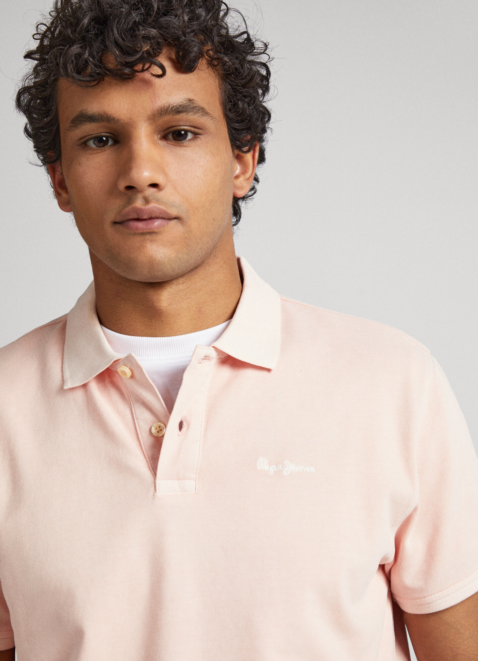 Polo Piqué com logotipo bordado - rosa vibrante