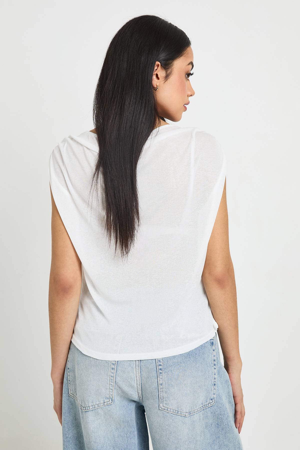 boohoo Haut Sans Manches Transparent À Encolure Drapée